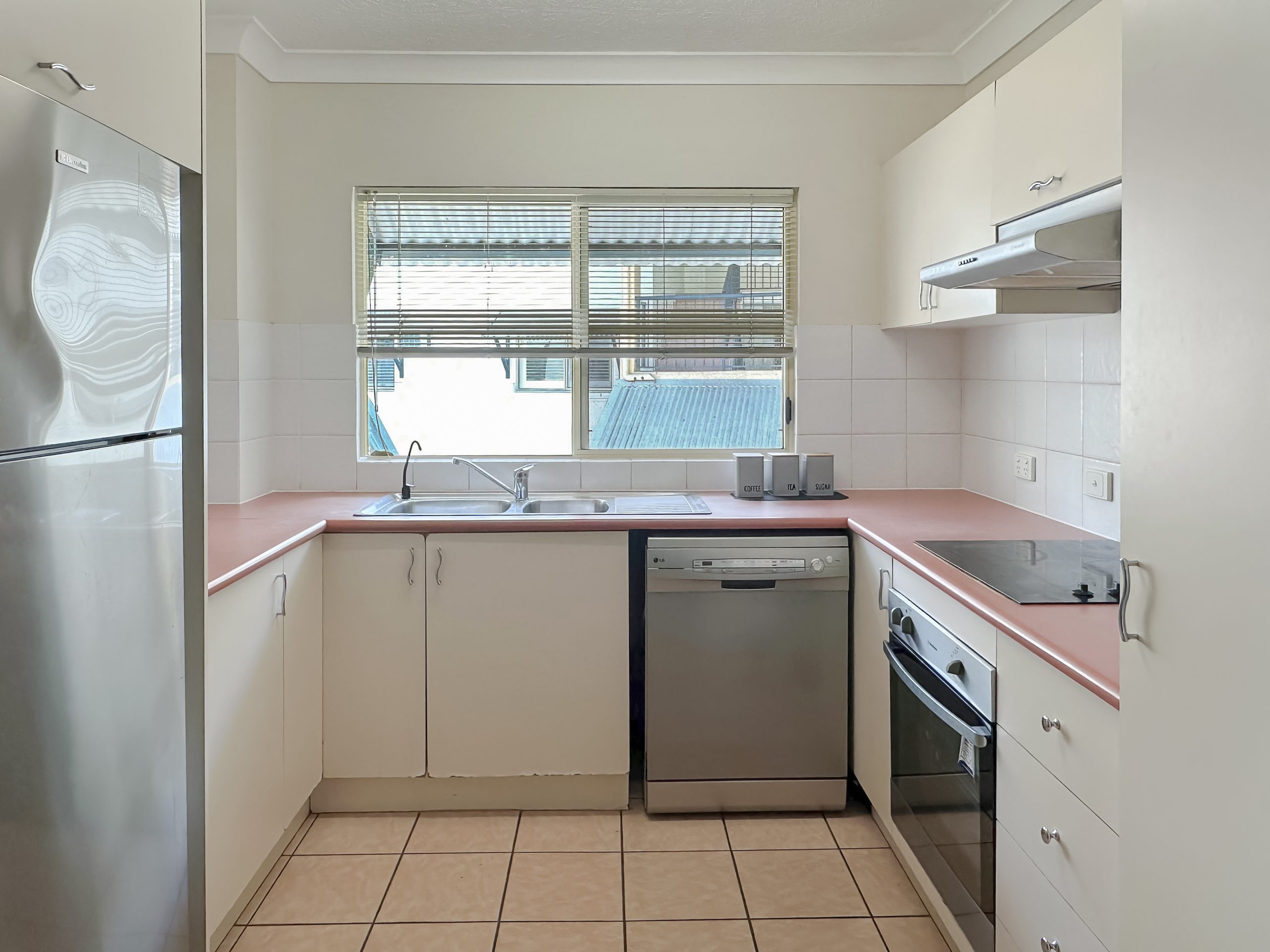 13/92 Regatta Crescent, DOUGLAS, QLD 4814 AUS