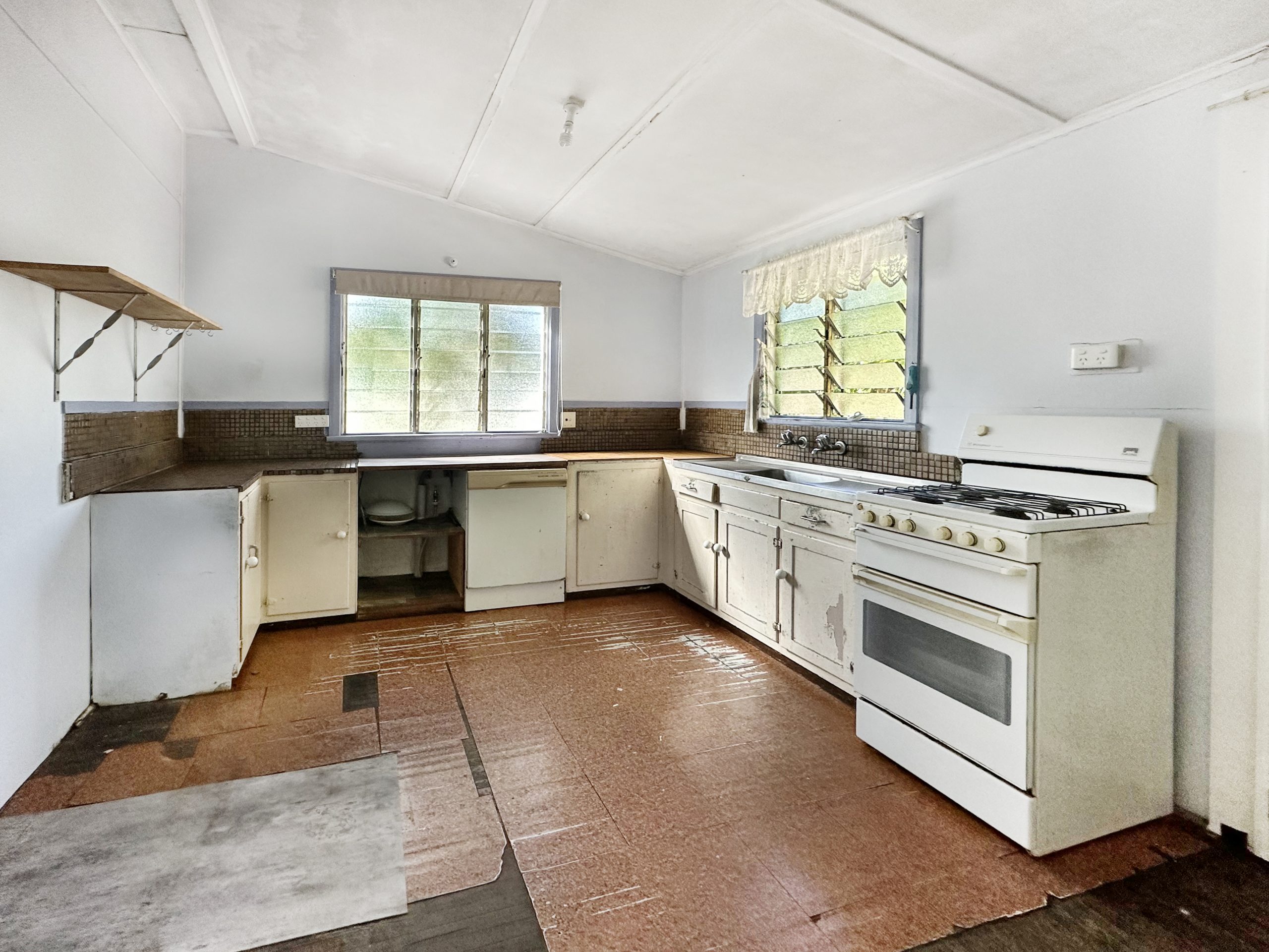 117 The Esplanade, TOOLAKEA, QLD 4818 AUS