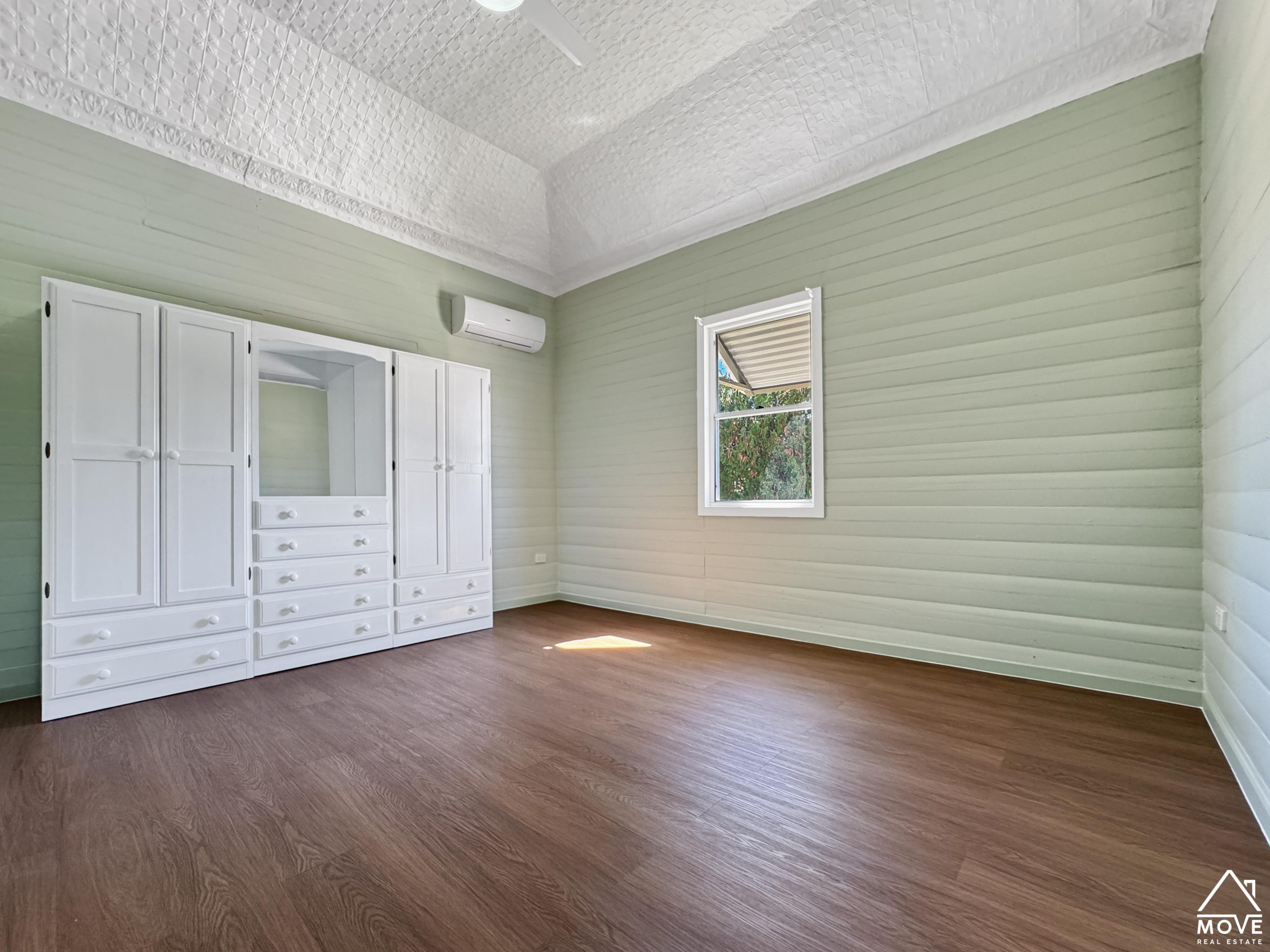 17 Vulture Street, CHARTERS TOWERS CITY, QLD 4820 AUS