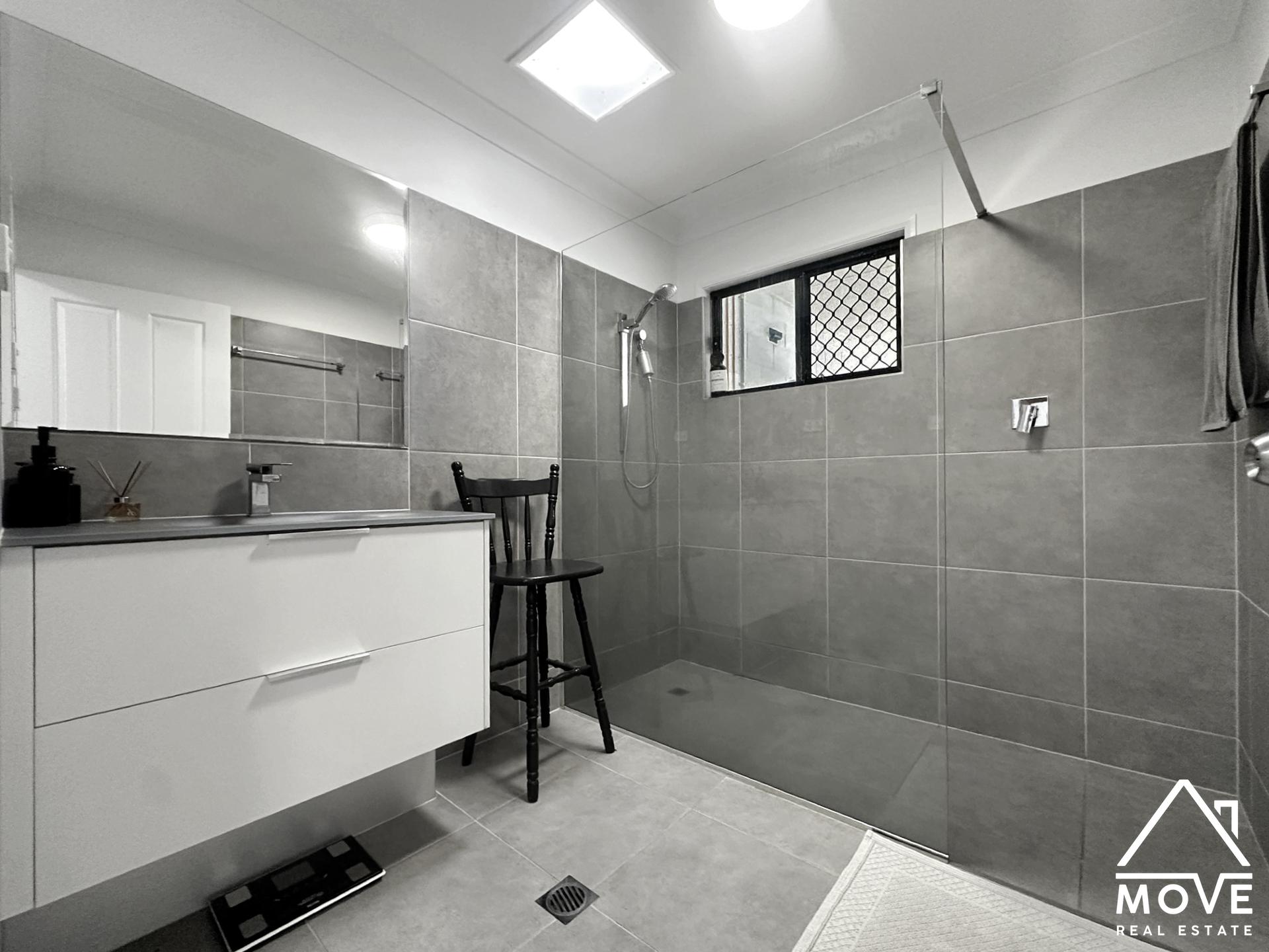 2/43 Quinn Street, ROSSLEA, QLD 4812 AUS