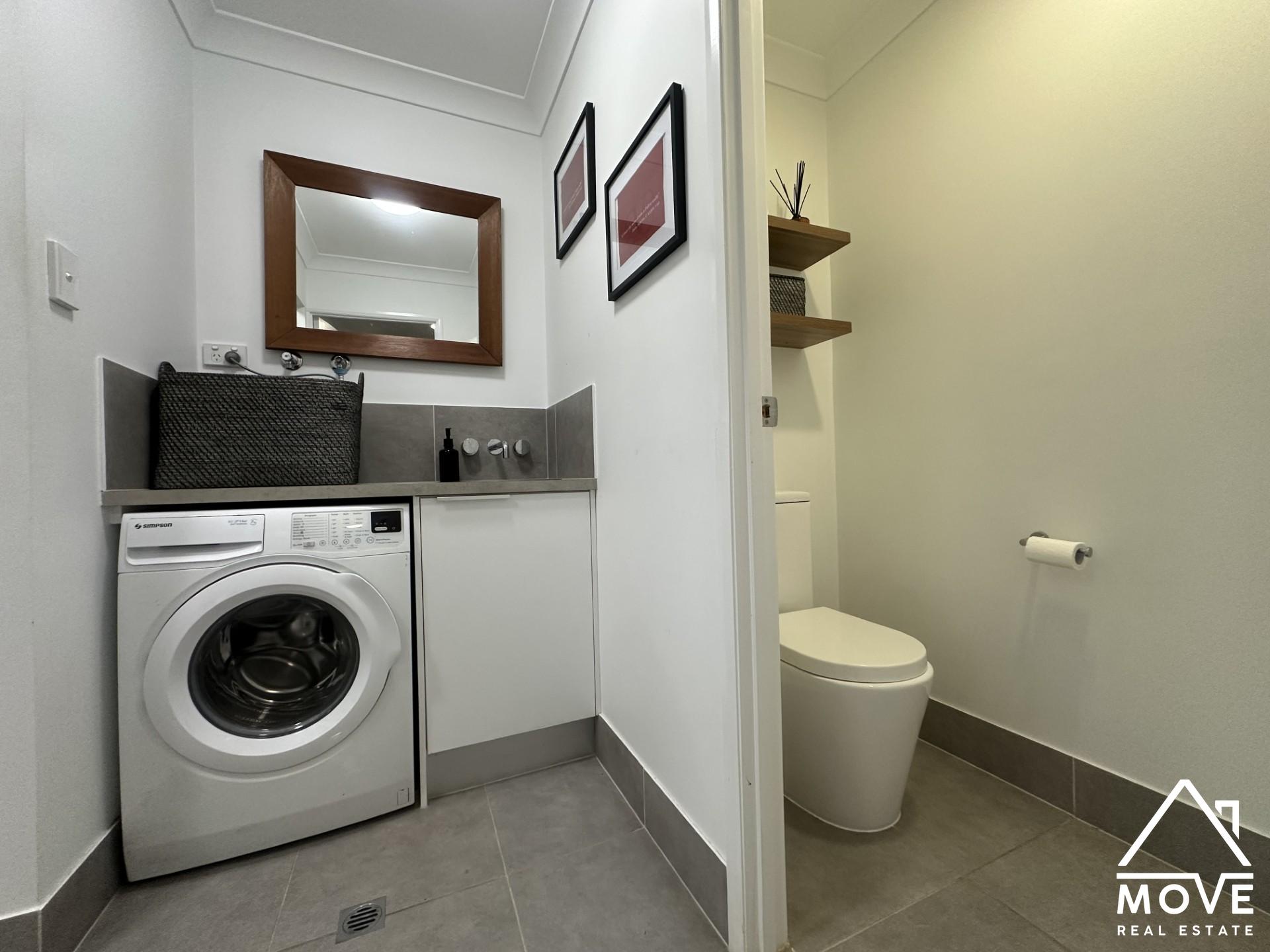 2/43 Quinn Street, ROSSLEA, QLD 4812 AUS