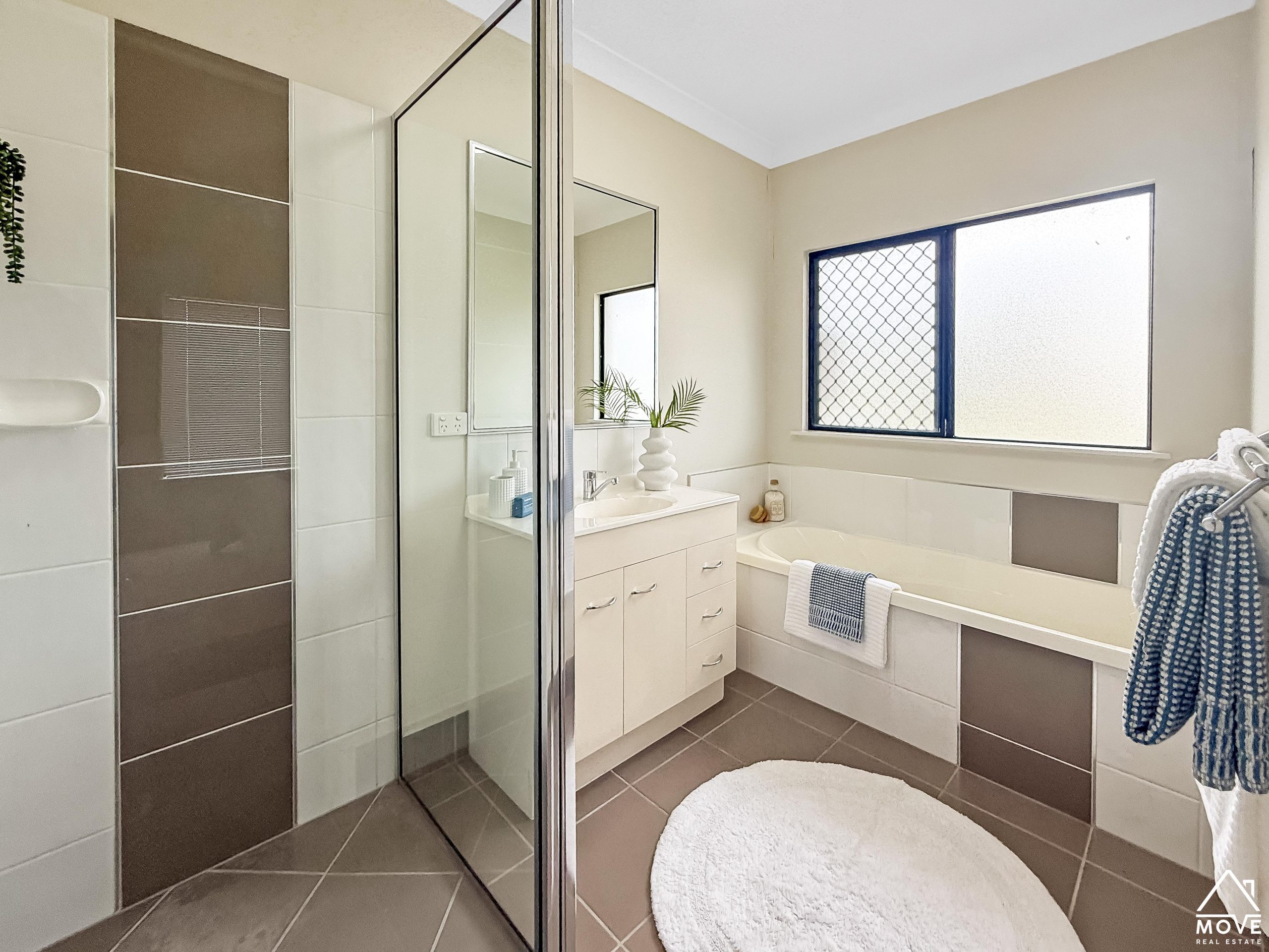 17 South Beck Drive, RASMUSSEN, QLD 4815 AUS