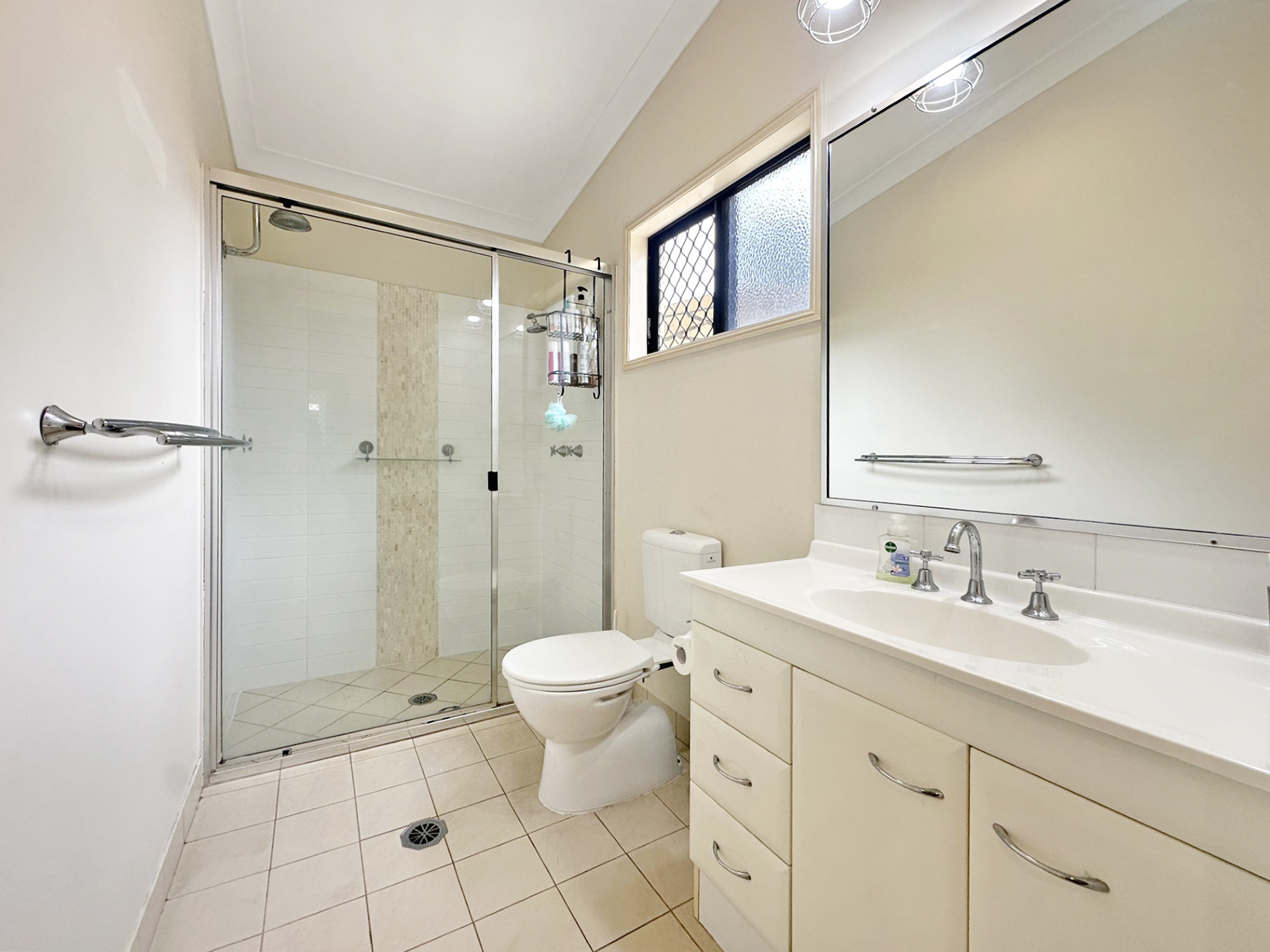 13 Bel Air Avenue, KIRWAN, QLD 4817 AUS