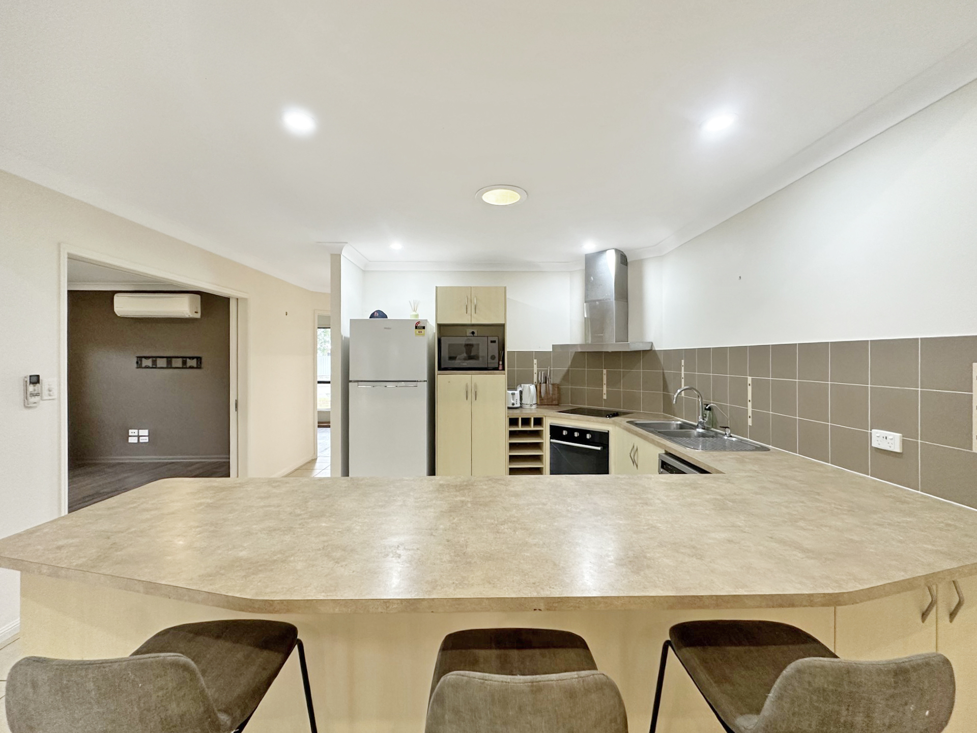 13 Bel Air Avenue, KIRWAN, QLD 4817 AUS
