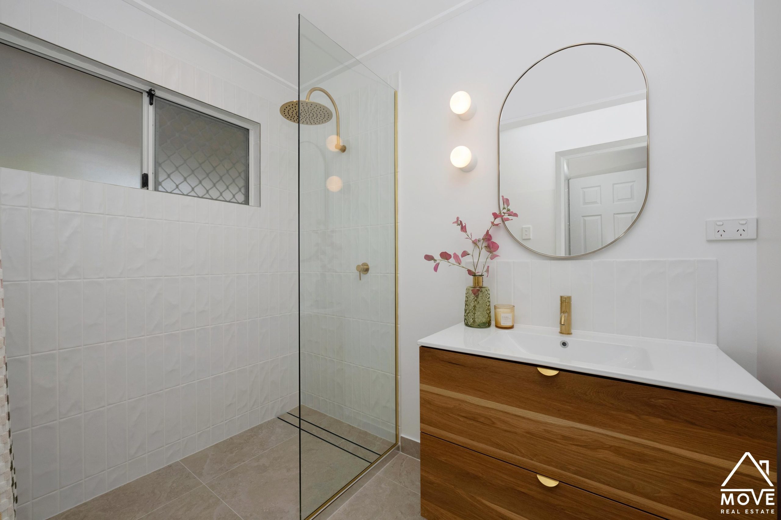 5 Saxby Crescent, MOUNT LOUISA, QLD 4814 AUS