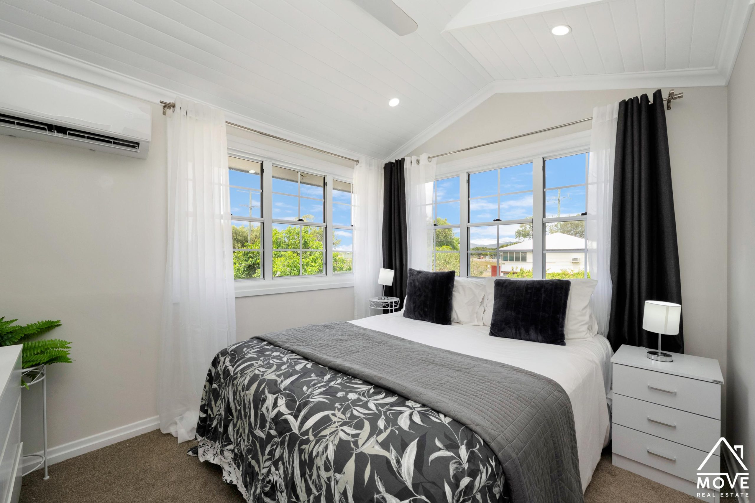 61 Roberts Street, HERMIT PARK, QLD 4812 AUS