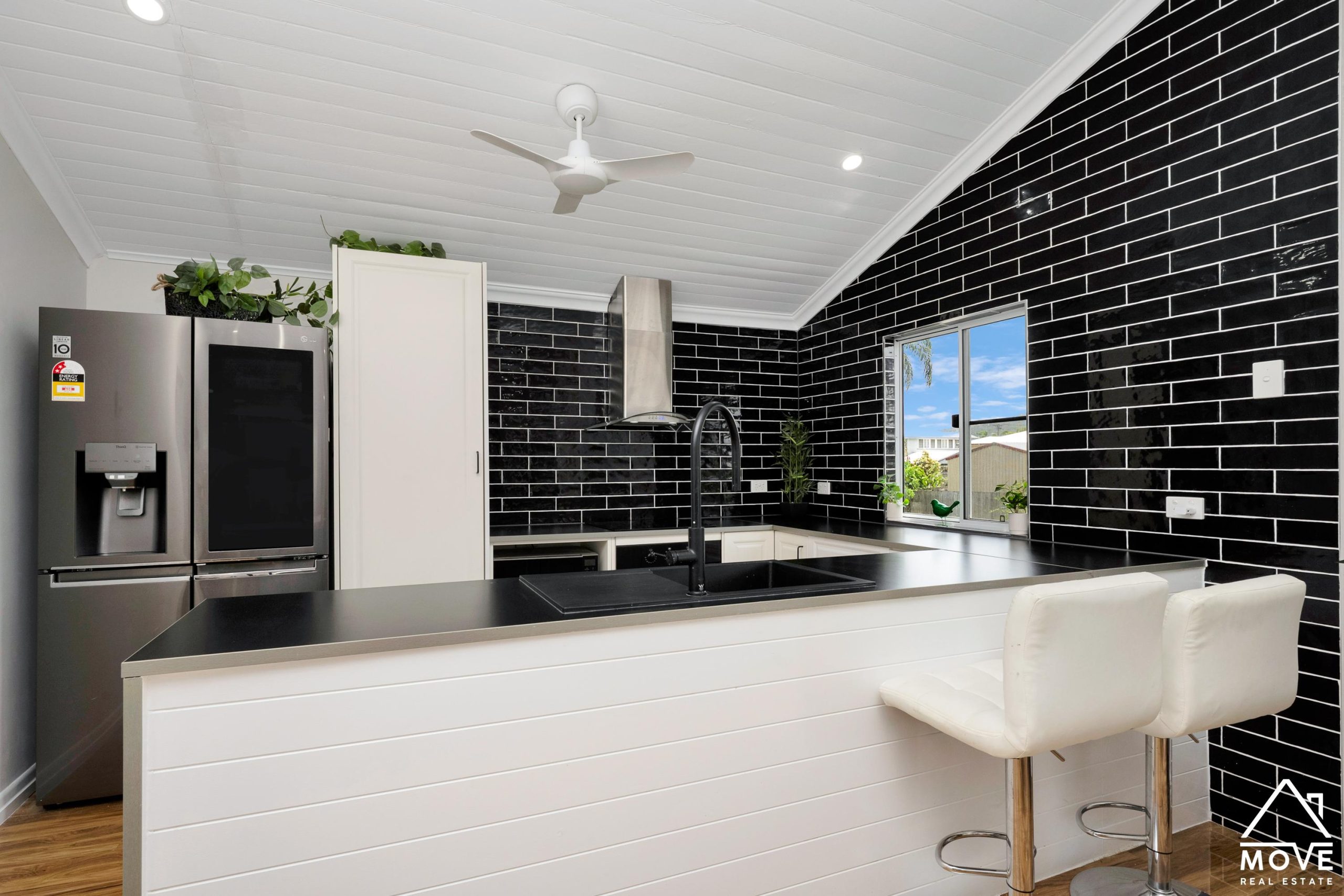 61 Roberts Street, HERMIT PARK, QLD 4812 AUS