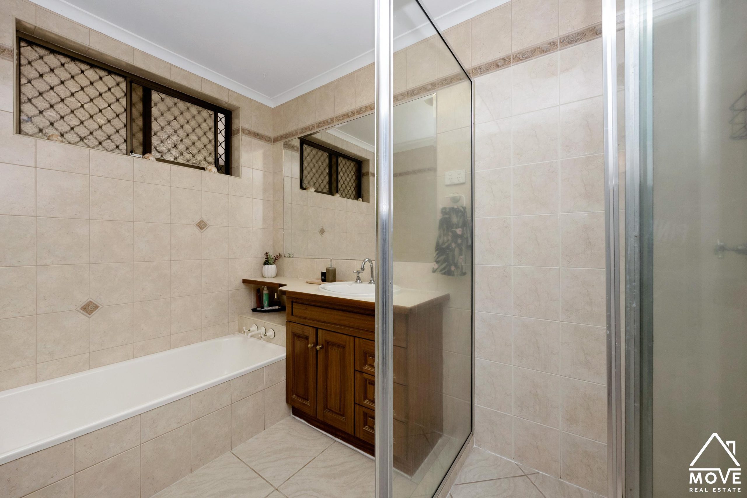 4 Bernborough Court, KELSO, QLD 4815 AUS