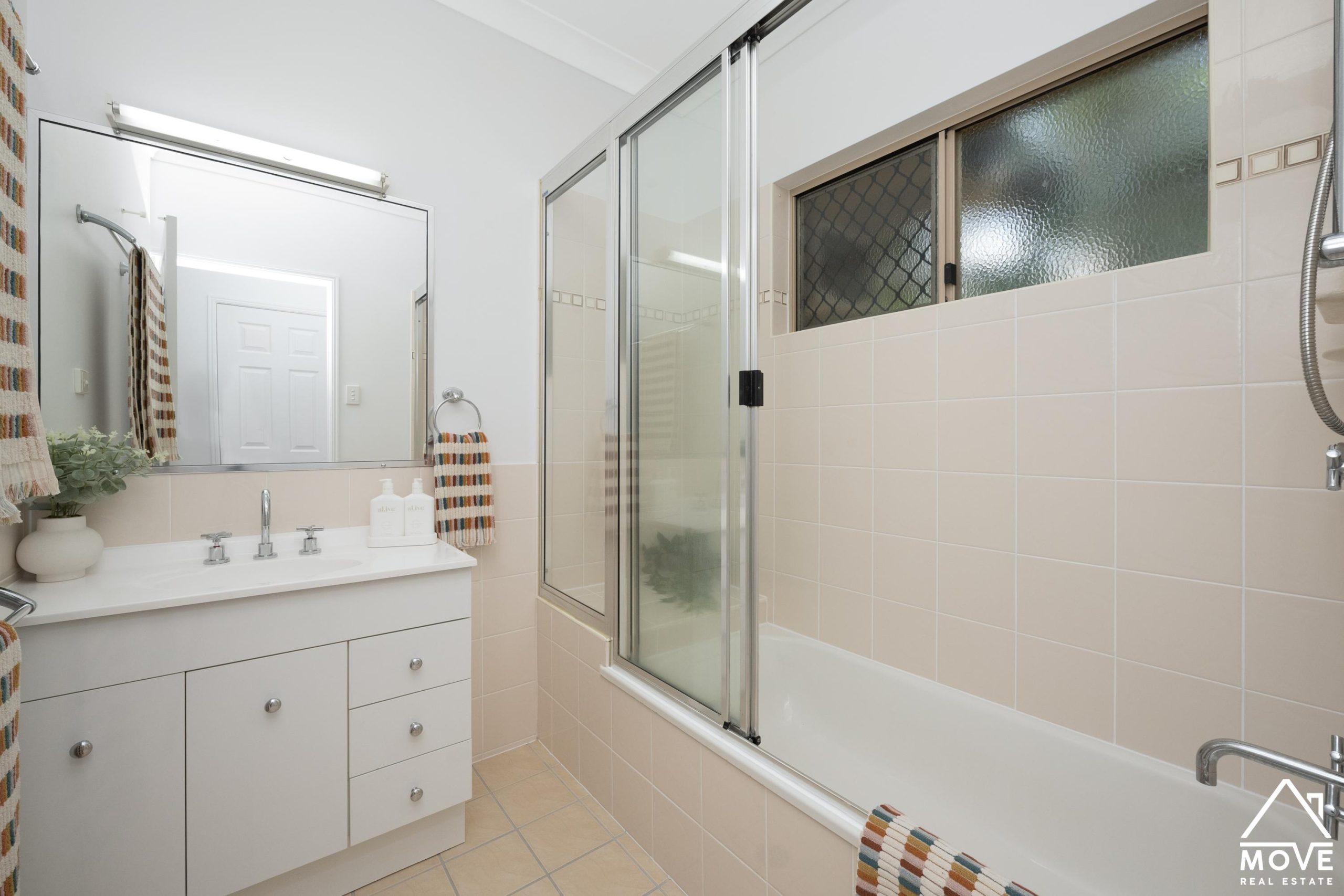 47 Bamboo Crescent, MOUNT LOUISA, QLD 4814 AUS