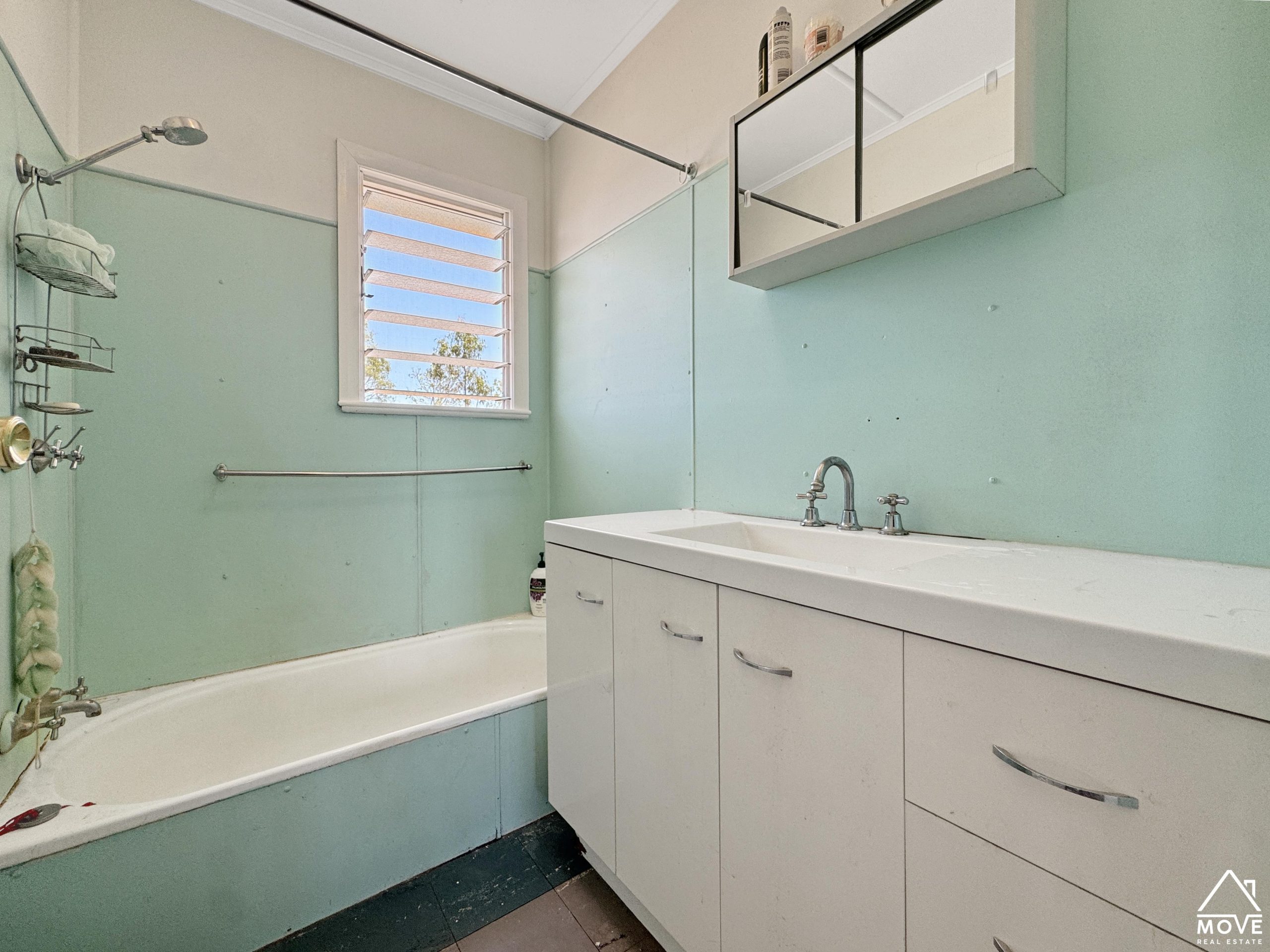 221 Weir Road, TOLL, QLD 4820 AUS