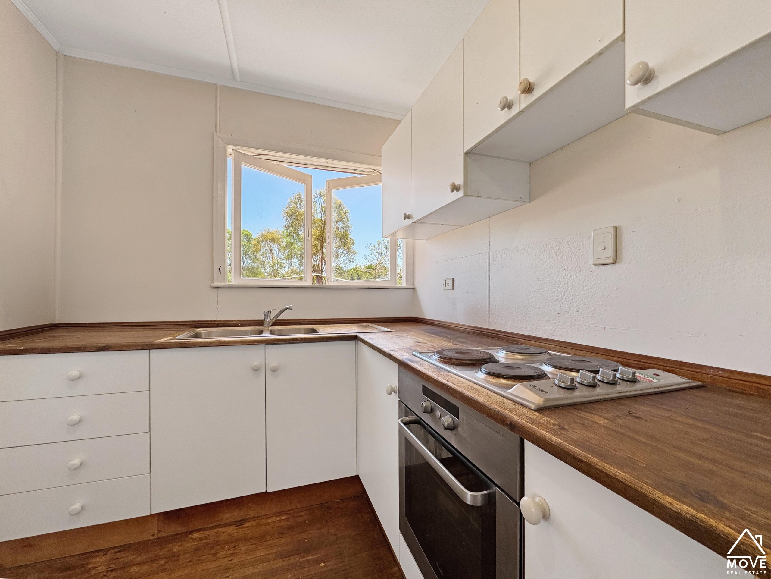 221 Weir Road, TOLL, QLD 4820 AUS