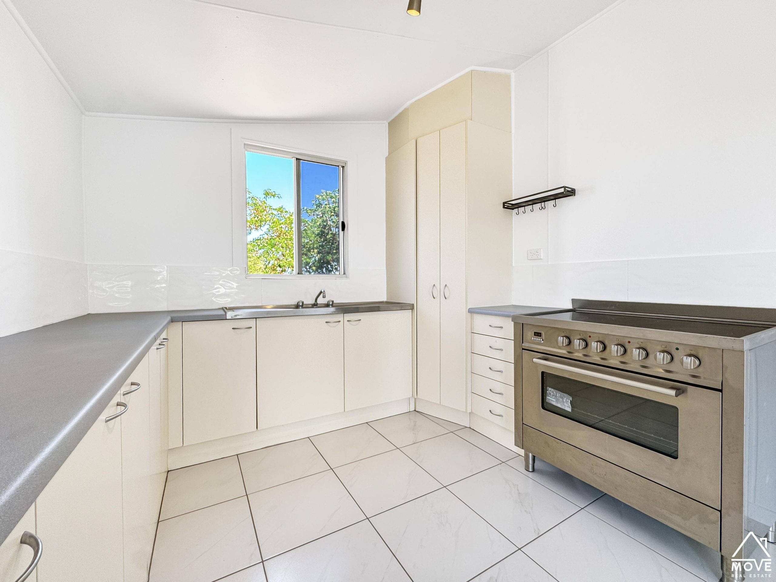 29 Clara Road, MOSMAN PARK, QLD 4820 AUS