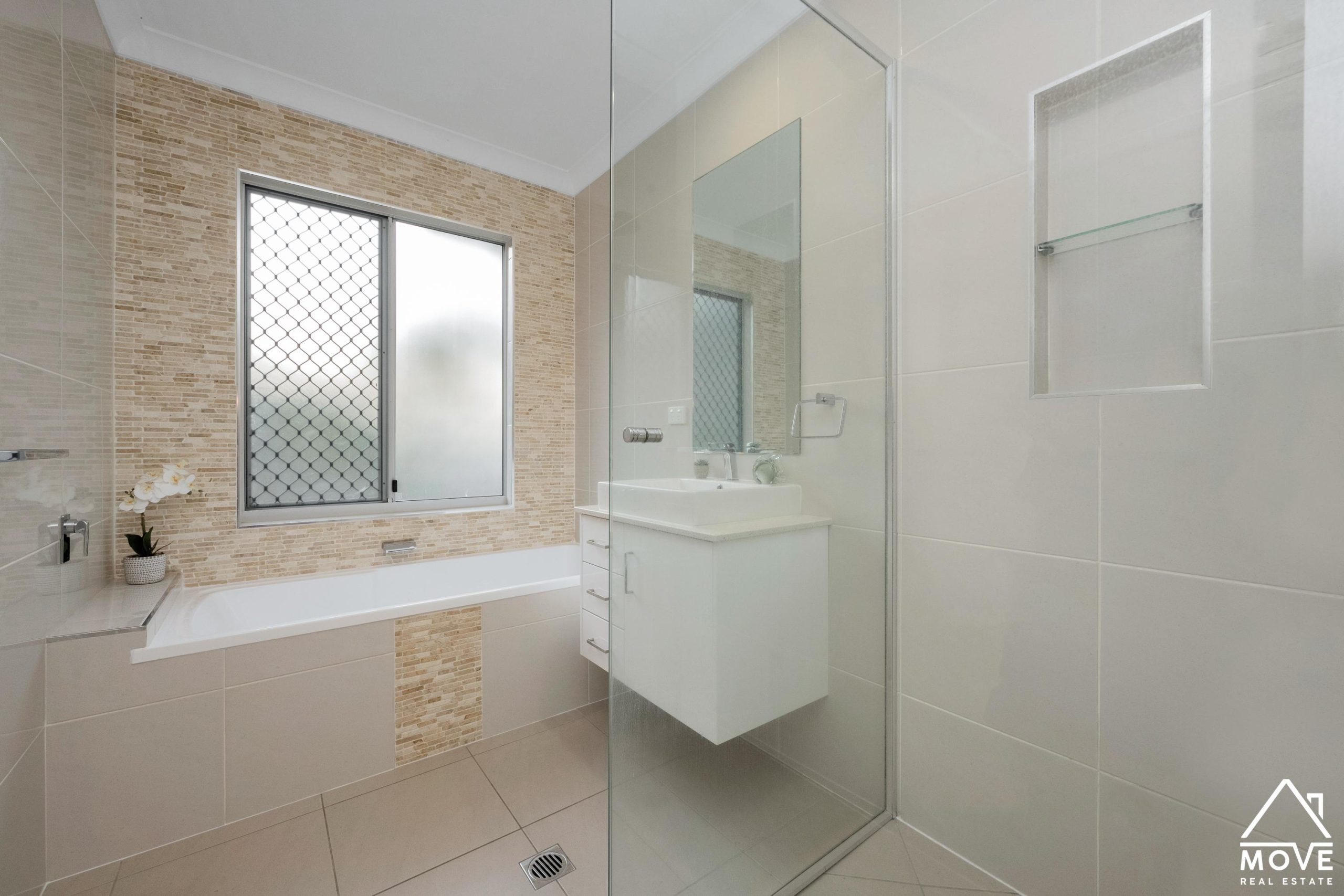 35 Nettleton Street, MOUNT LOUISA, QLD 4814 AUS