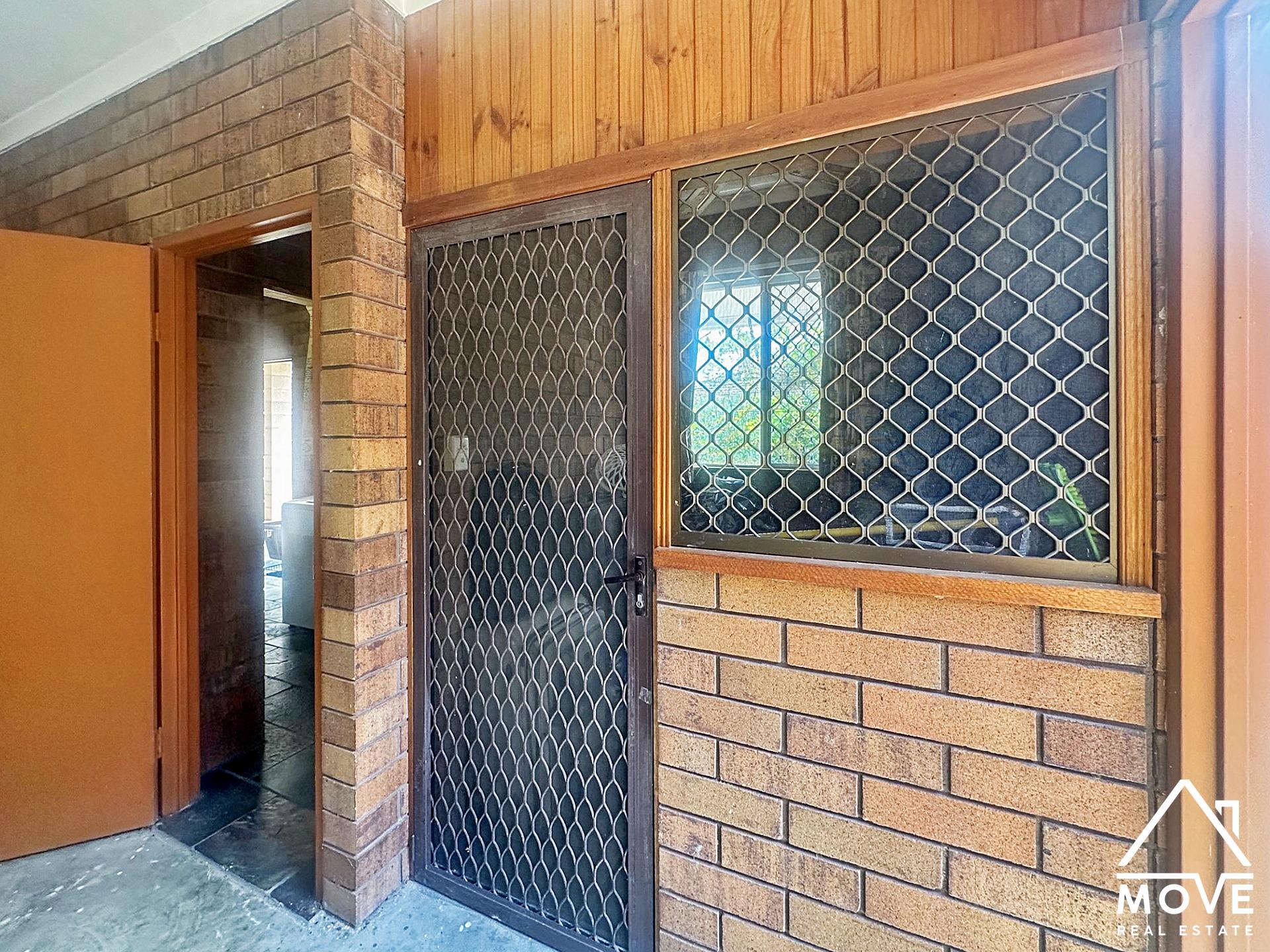 12 Frendon Parade, MOUNT LOW, QLD 4818 AUS