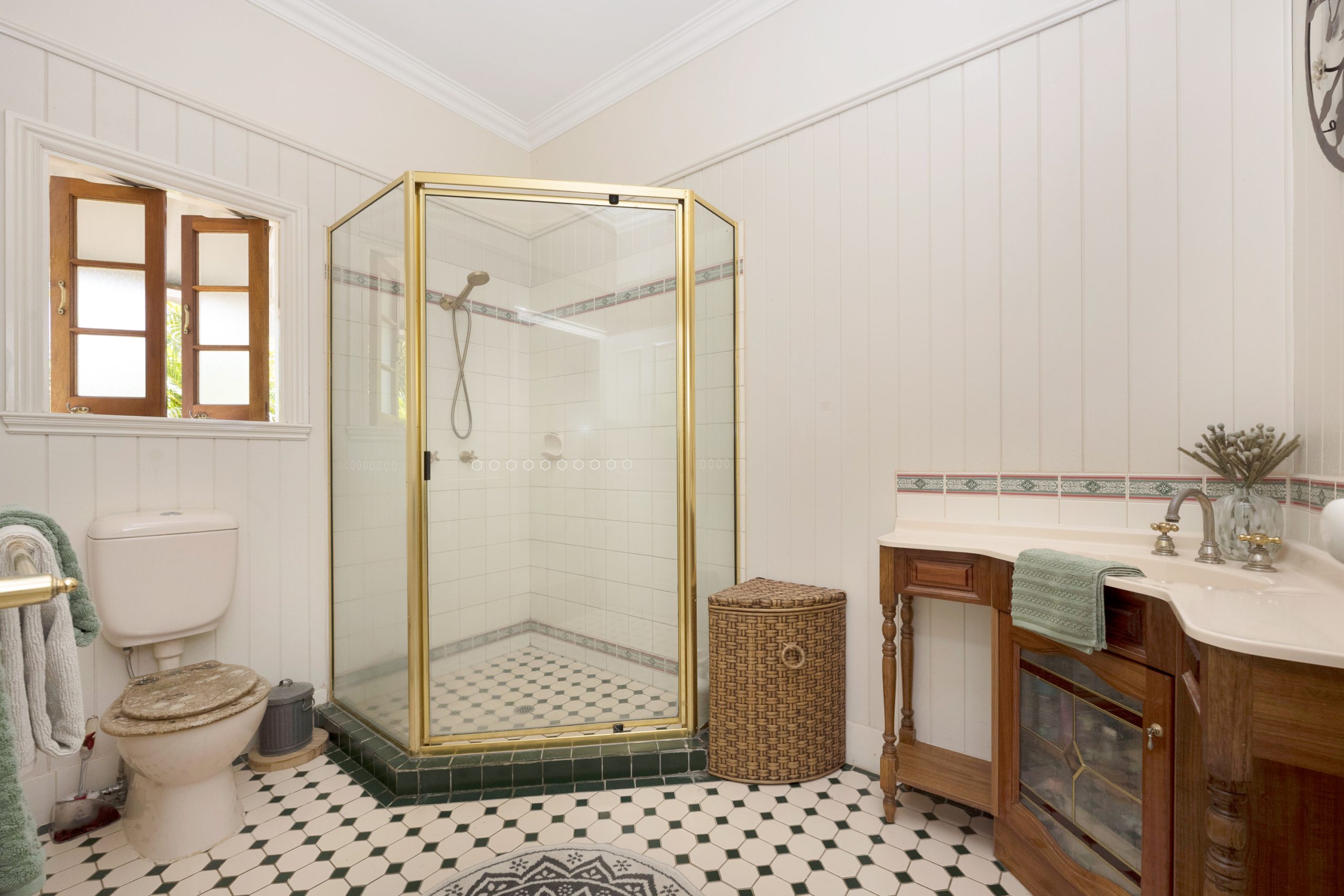 13 Kellys Road, QUEENTON, QLD 4820 AUS