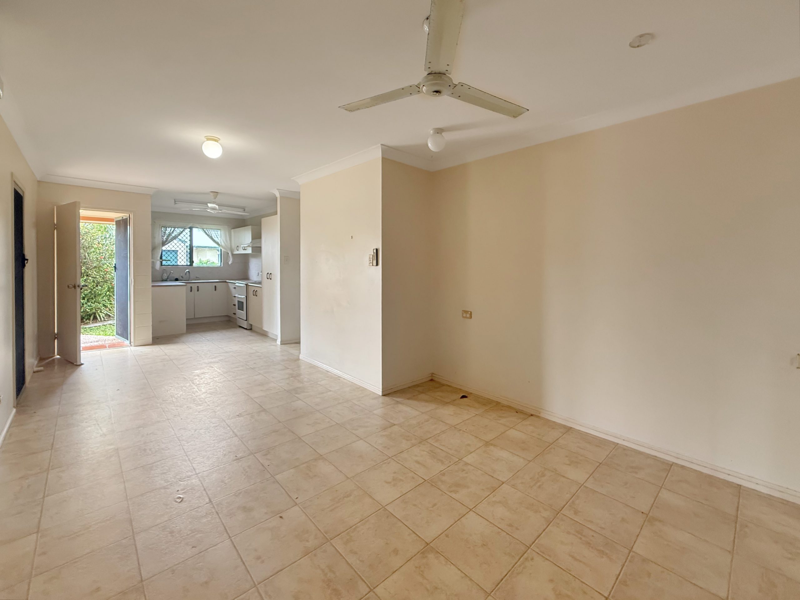 2/15 Xavier Court, RAILWAY ESTATE, QLD 4810 AUS