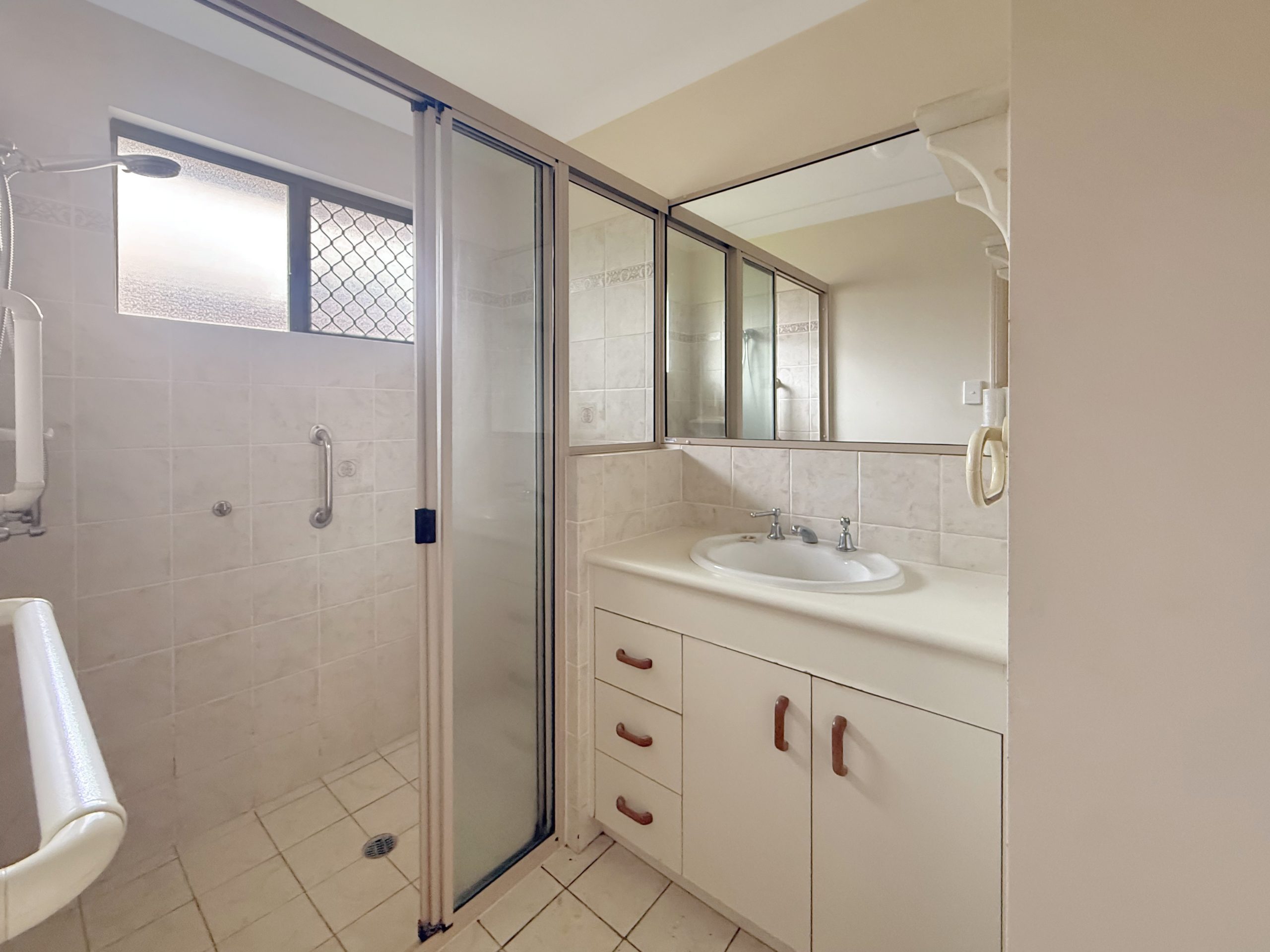 2/15 Xavier Court, RAILWAY ESTATE, QLD 4810 AUS