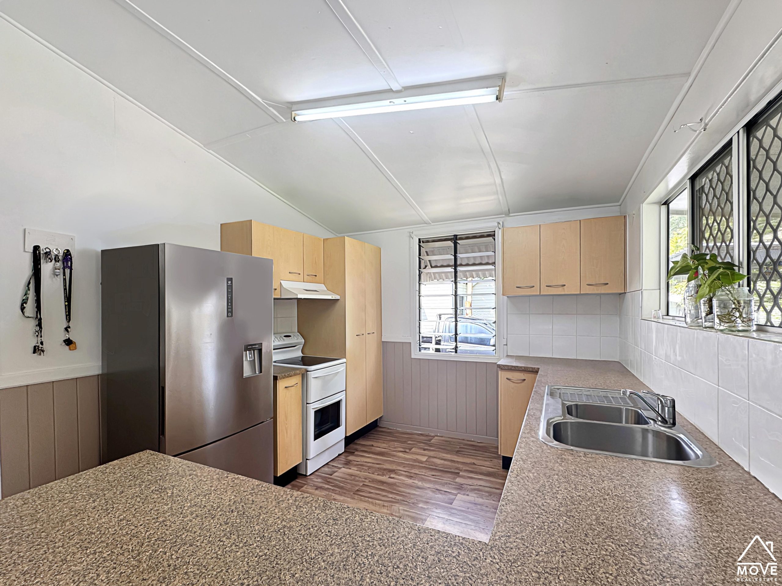 16 Rutherford Street, CHARTERS TOWERS CITY, QLD 4820 AUS