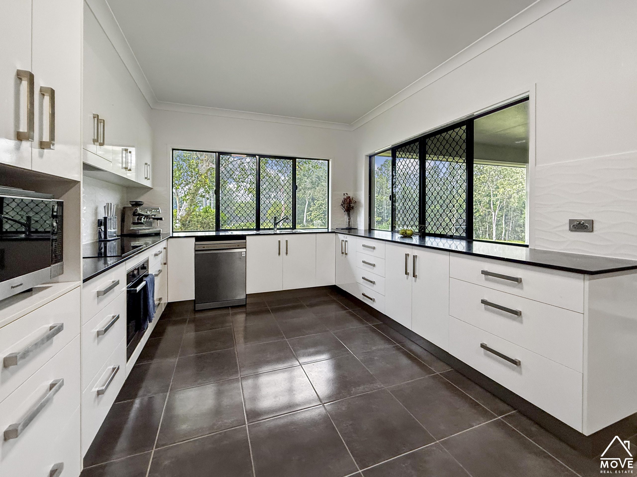 35 Endeavour Road, BLUEWATER PARK, QLD 4818 AUS