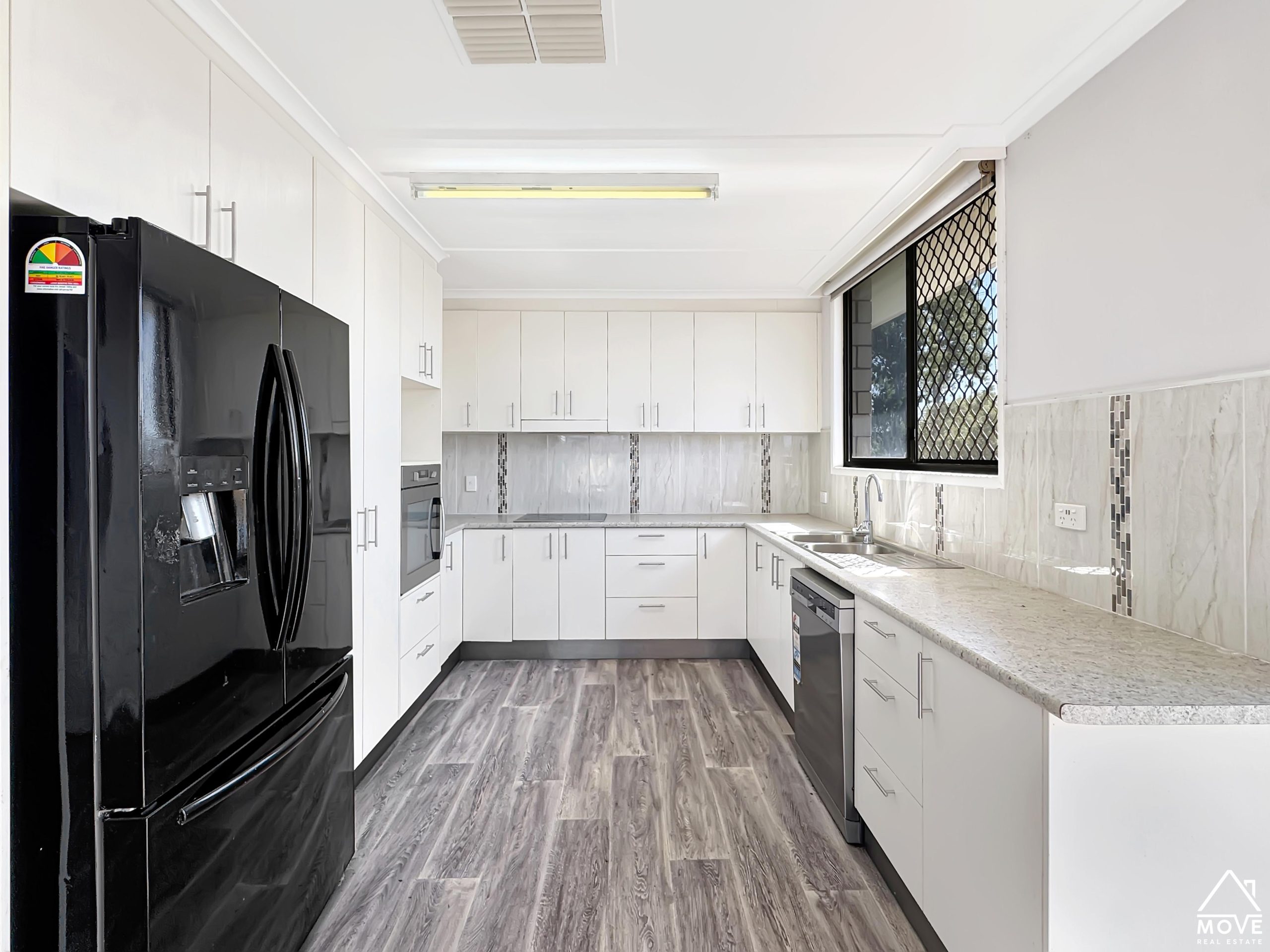 4 Lister Street, MOSMAN PARK, QLD 4820 AUS