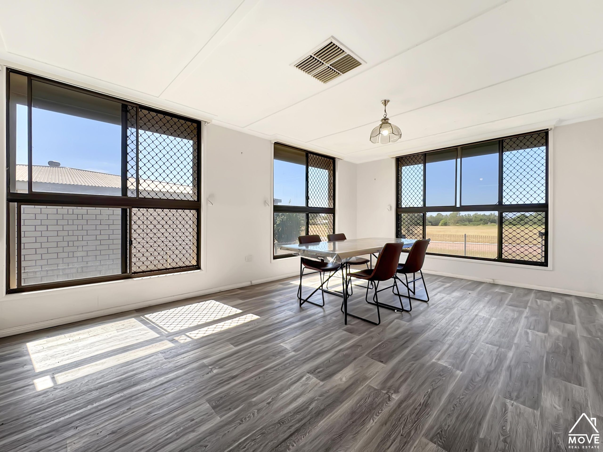 4 Lister Street, MOSMAN PARK, QLD 4820 AUS