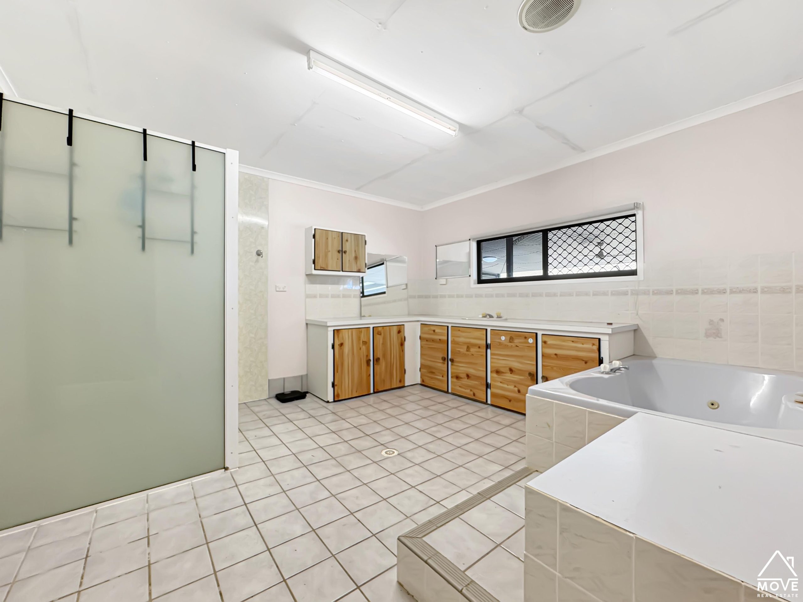 4 Lister Street, MOSMAN PARK, QLD 4820 AUS