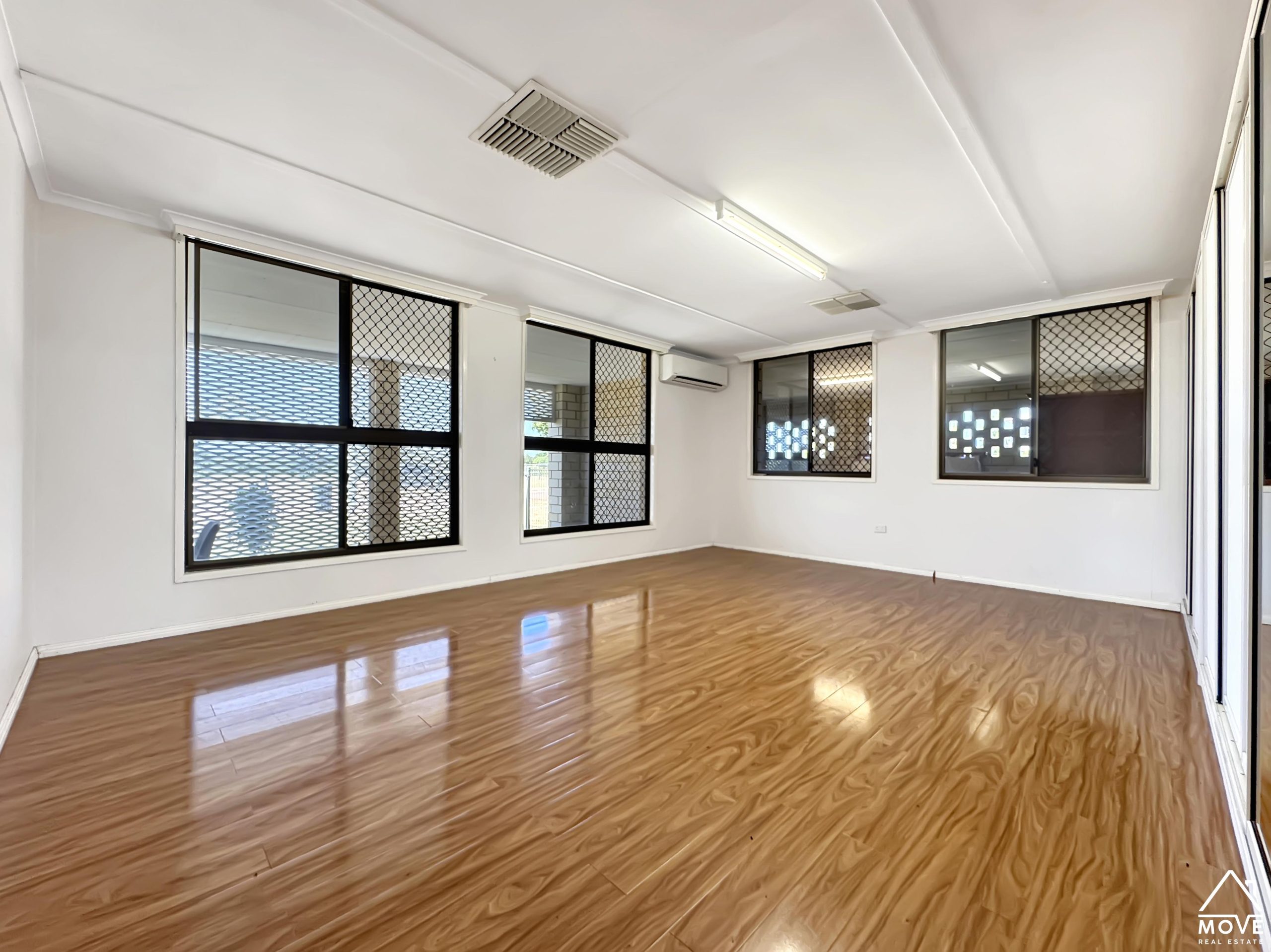 4 Lister Street, MOSMAN PARK, QLD 4820 AUS