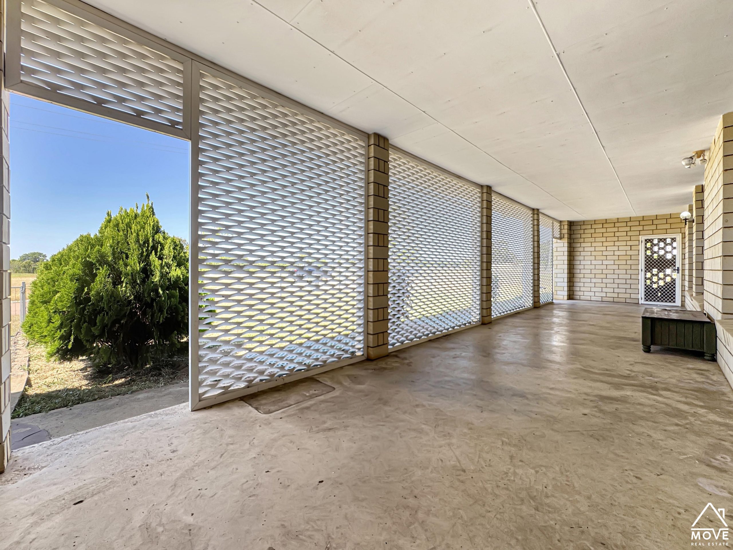 4 Lister Street, MOSMAN PARK, QLD 4820 AUS