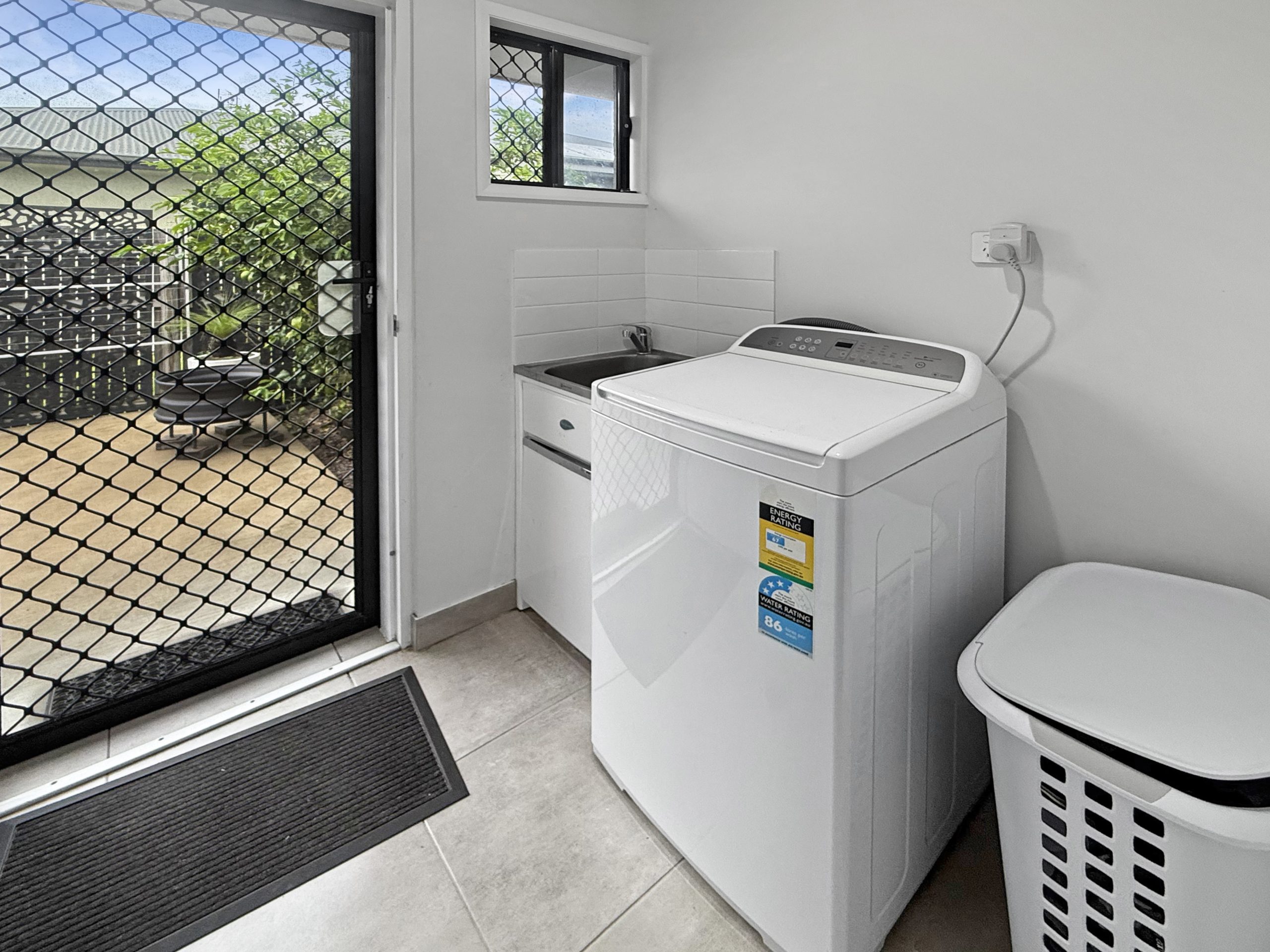 3 Barnfield Street, MOUNT LOW, QLD 4818 AUS