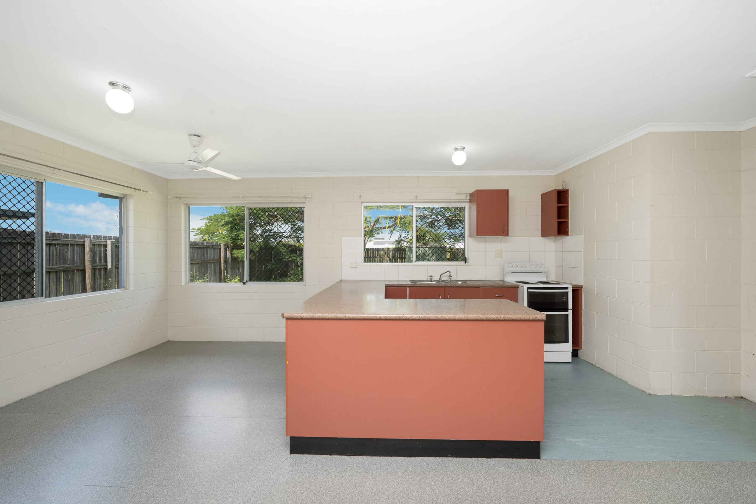 10 Stephanie Street, RASMUSSEN, QLD 4815 AUS