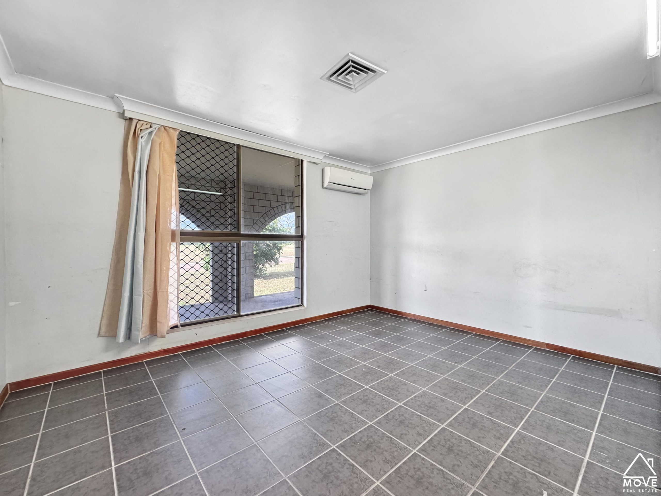 2 Lister Street, MOSMAN PARK, QLD 4820 AUS