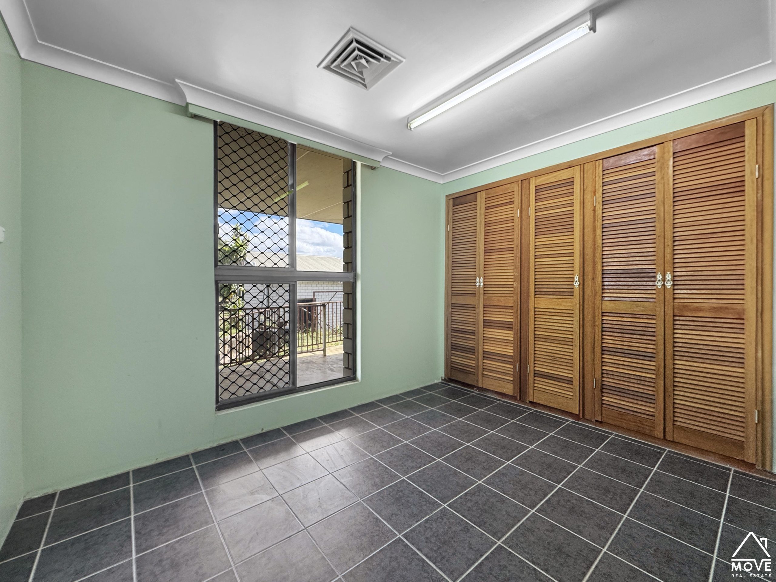 2 Lister Street, MOSMAN PARK, QLD 4820 AUS