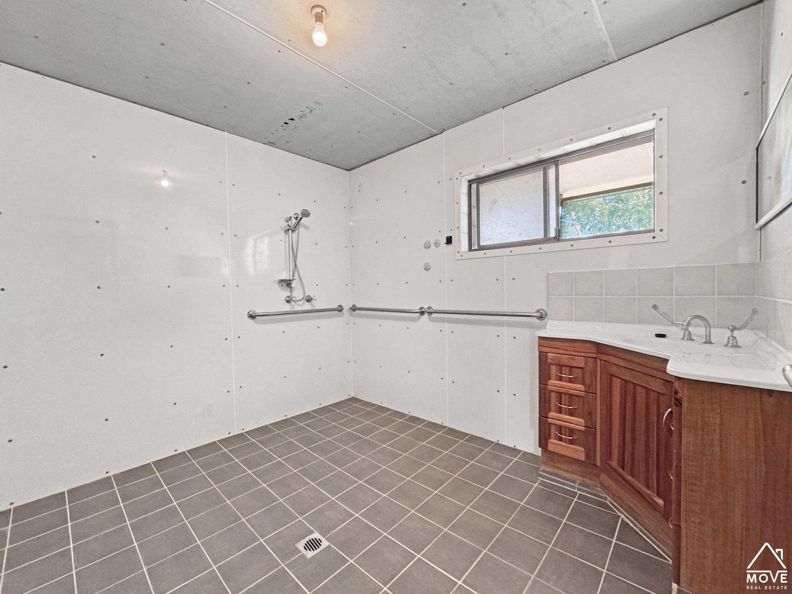 2 Lister Street, MOSMAN PARK, QLD 4820 AUS