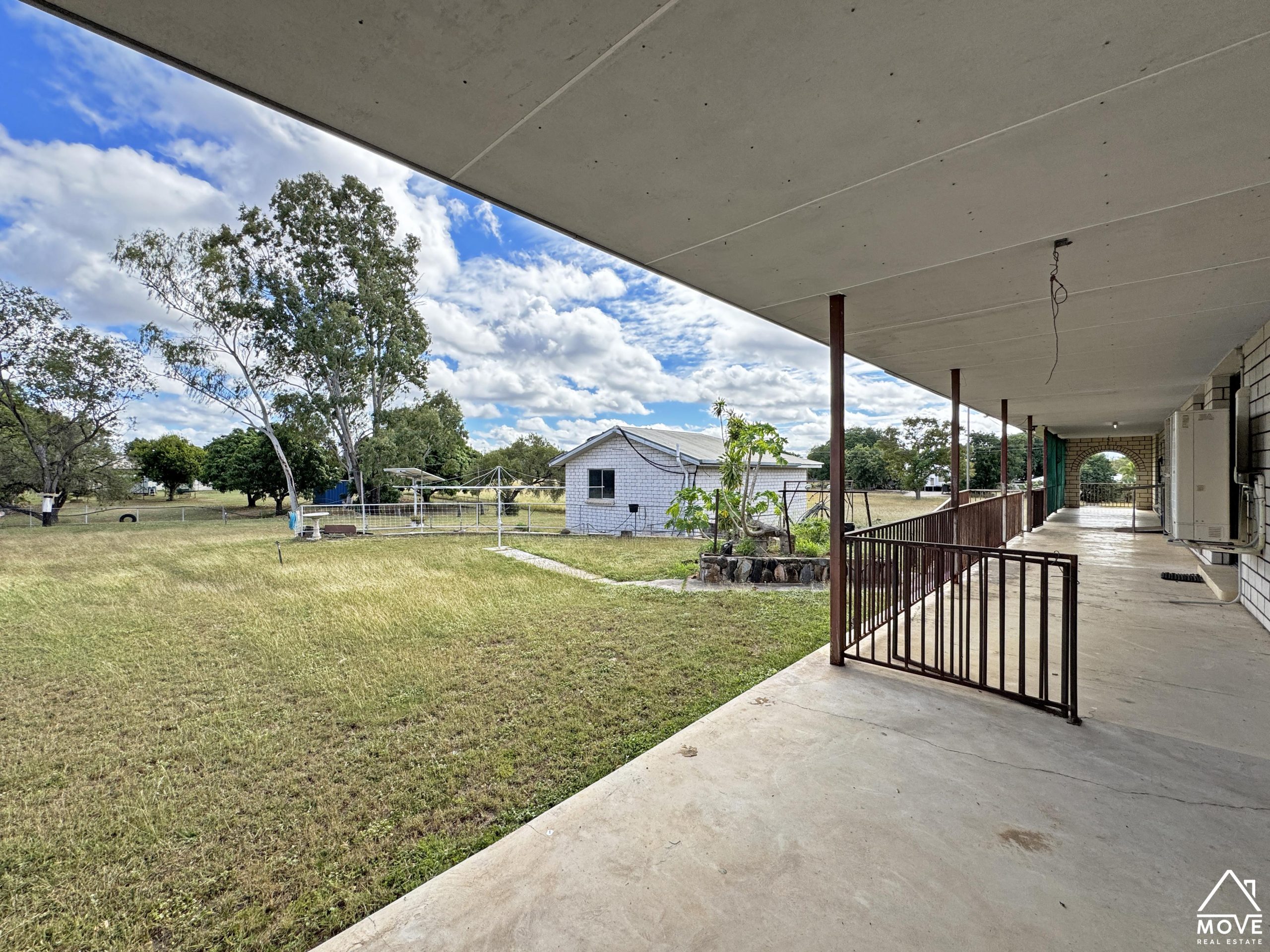 2 Lister Street, MOSMAN PARK, QLD 4820 AUS