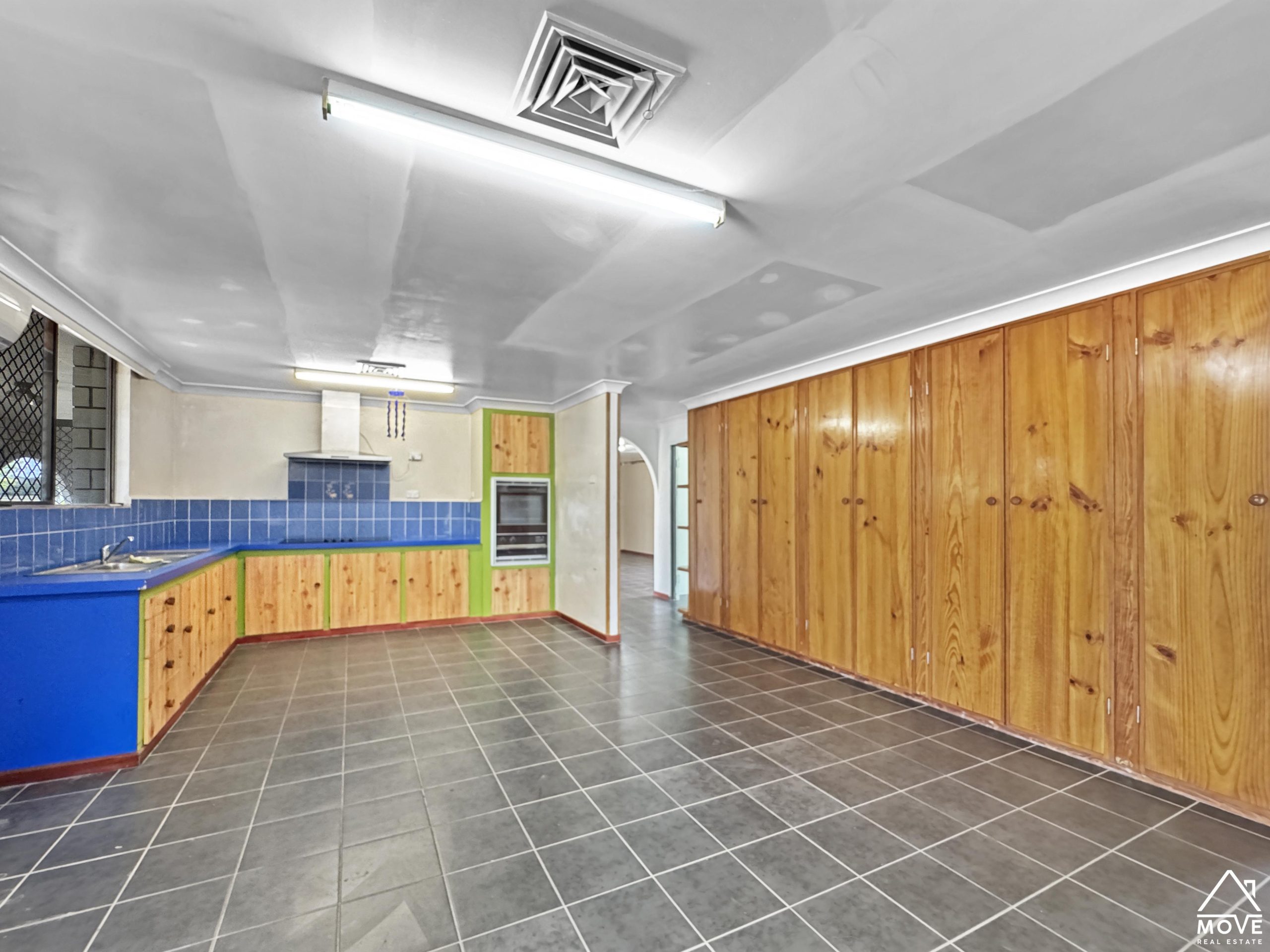 2 Lister Street, MOSMAN PARK, QLD 4820 AUS