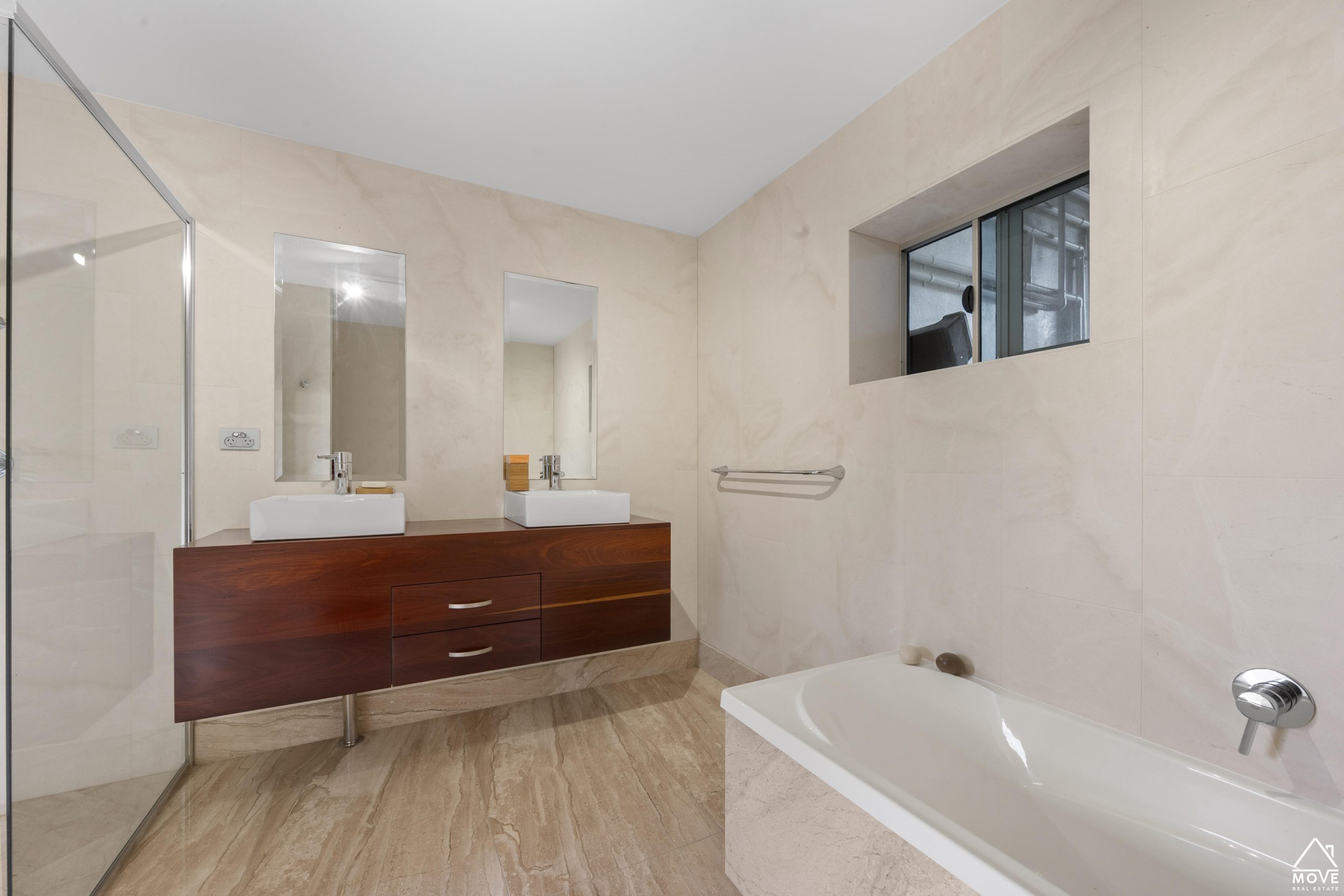 96 Goicoechea Drive, BUSHLAND BEACH, QLD 4818 AUS