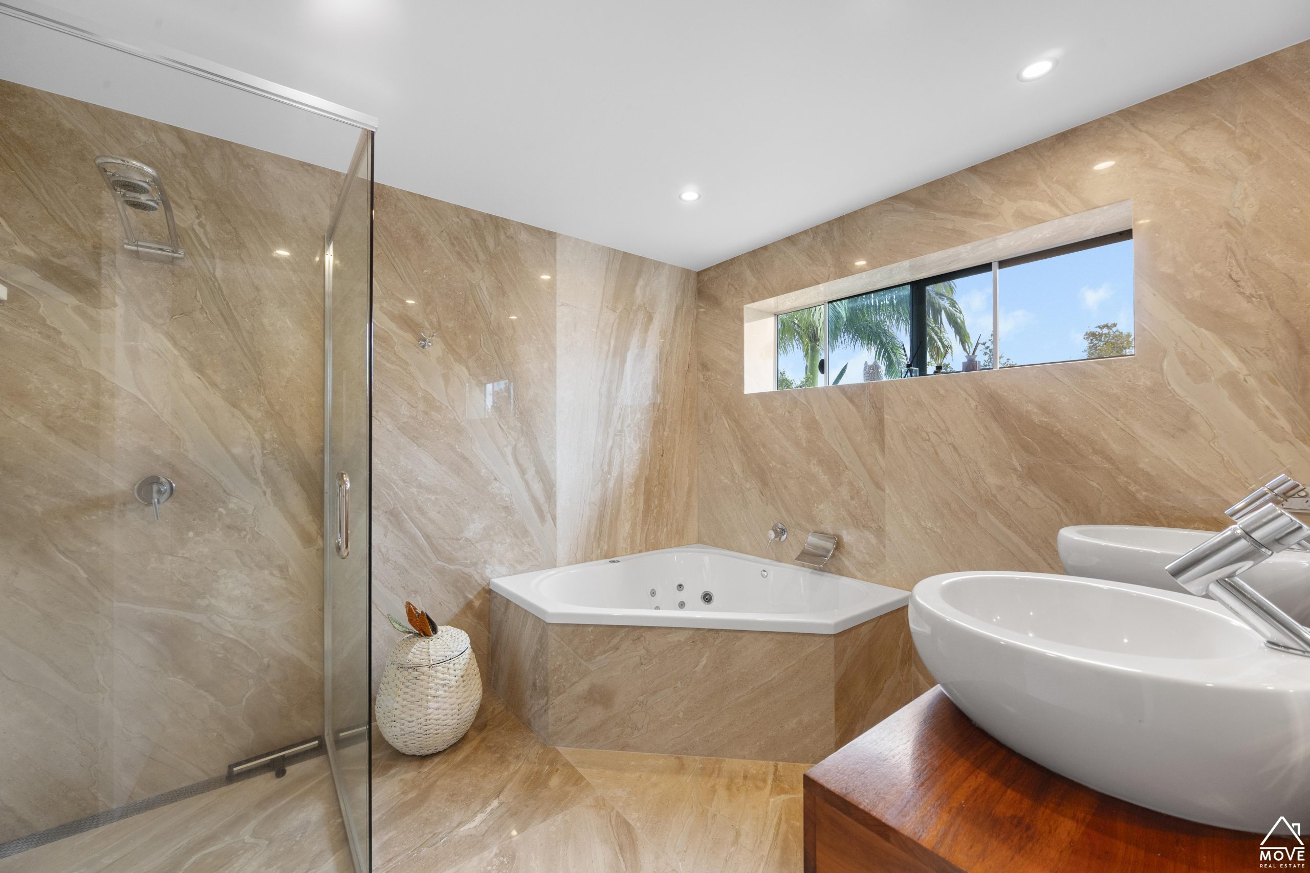 96 Goicoechea Drive, BUSHLAND BEACH, QLD 4818 AUS
