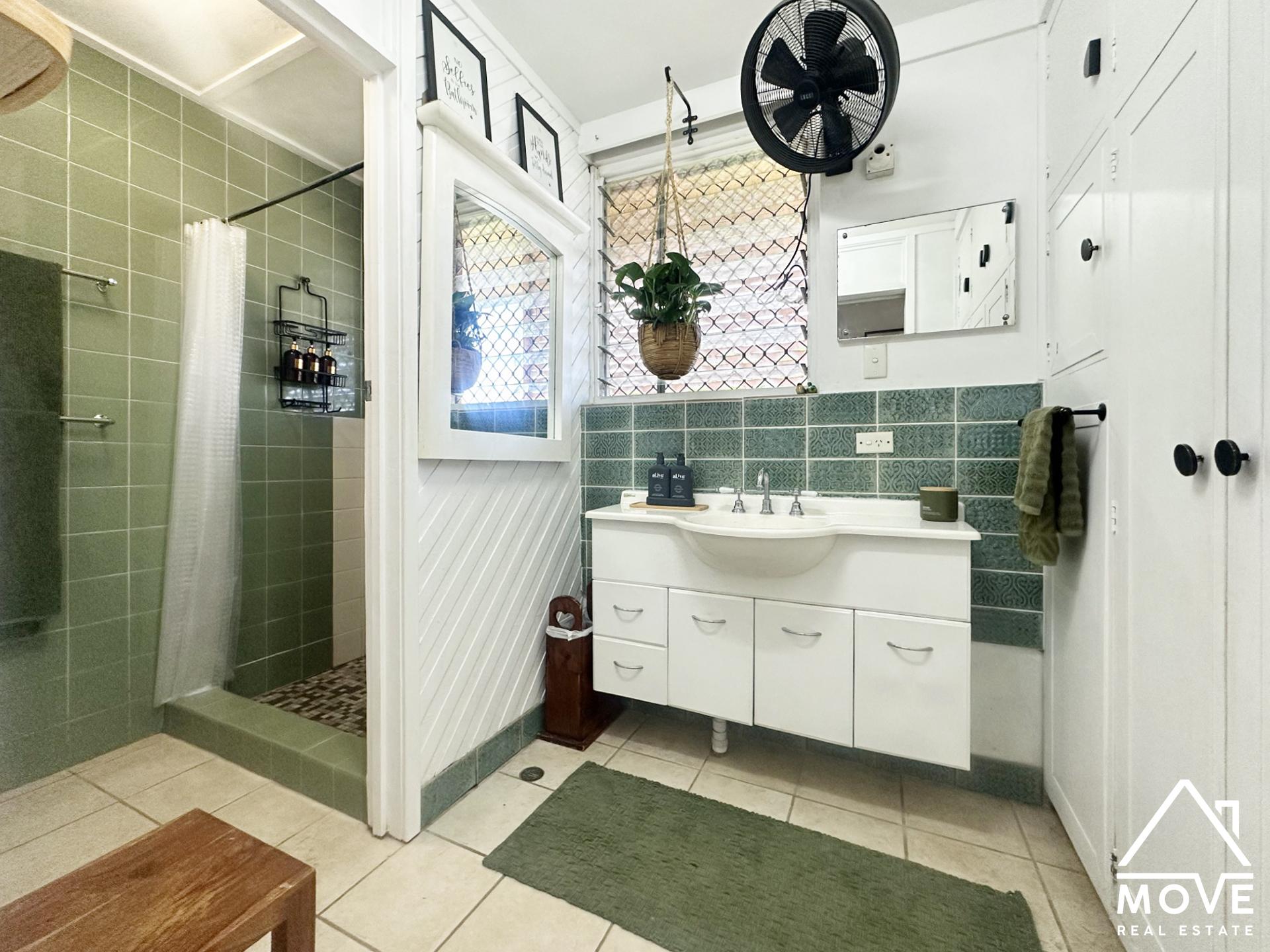 29 Bayswater Road, HYDE PARK, QLD 4812 AUS