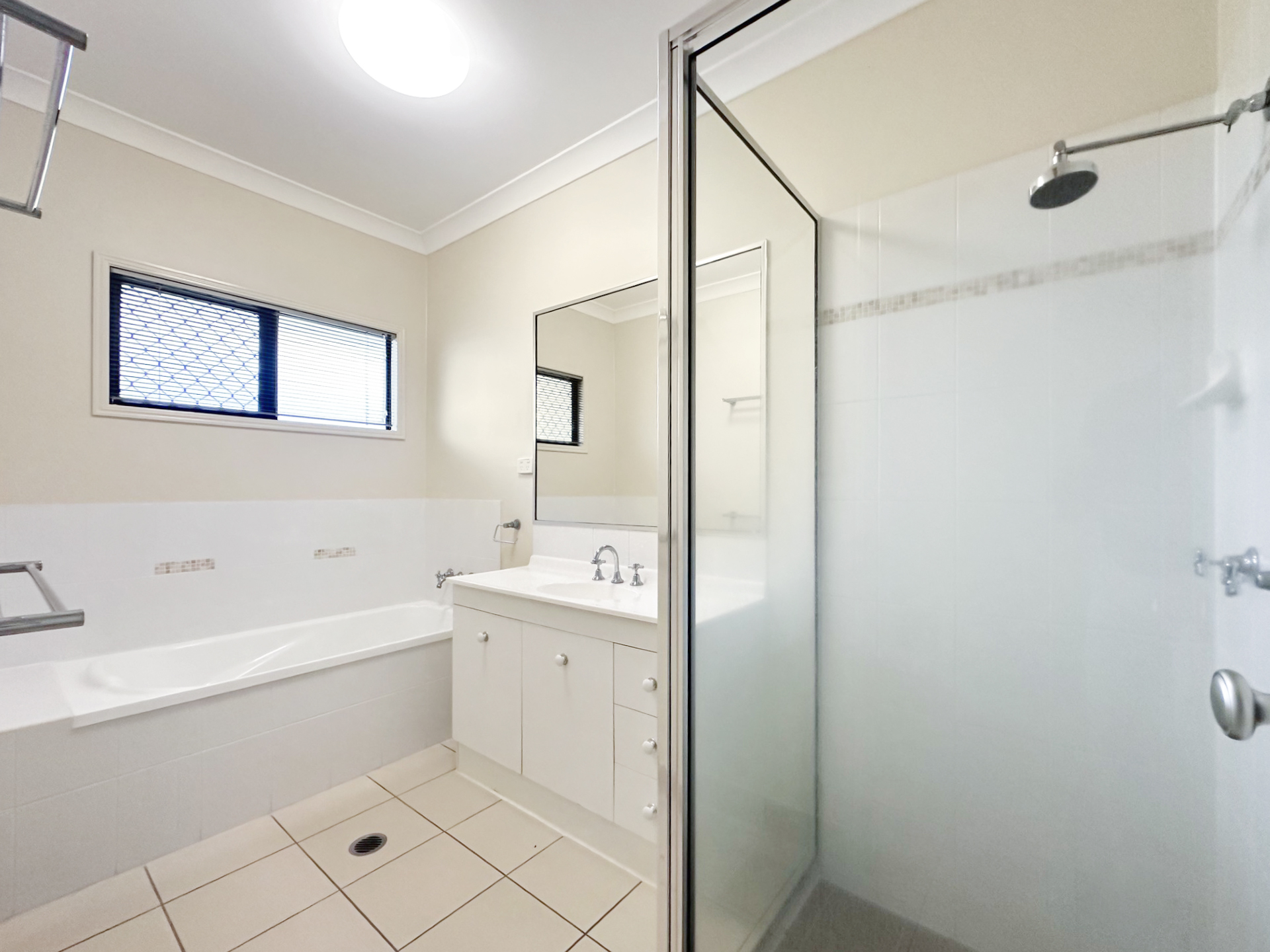 KIRWAN, QLD 4817 AUS