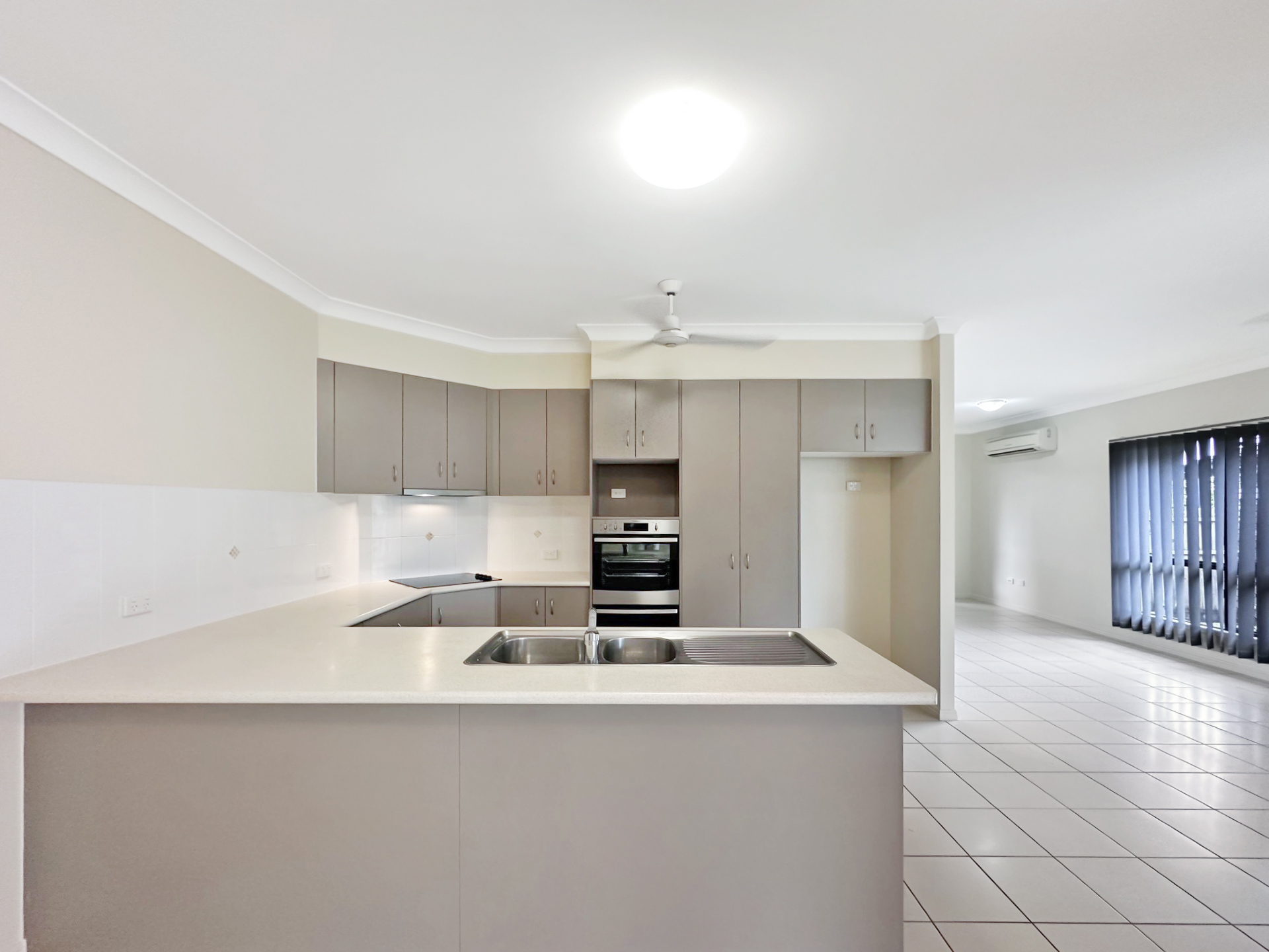KIRWAN, QLD 4817 AUS