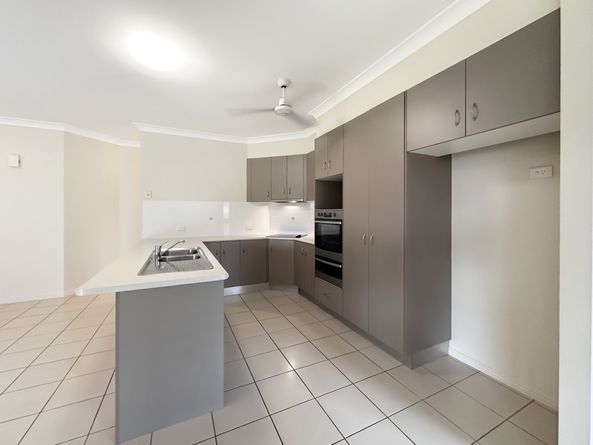 KIRWAN, QLD 4817 AUS