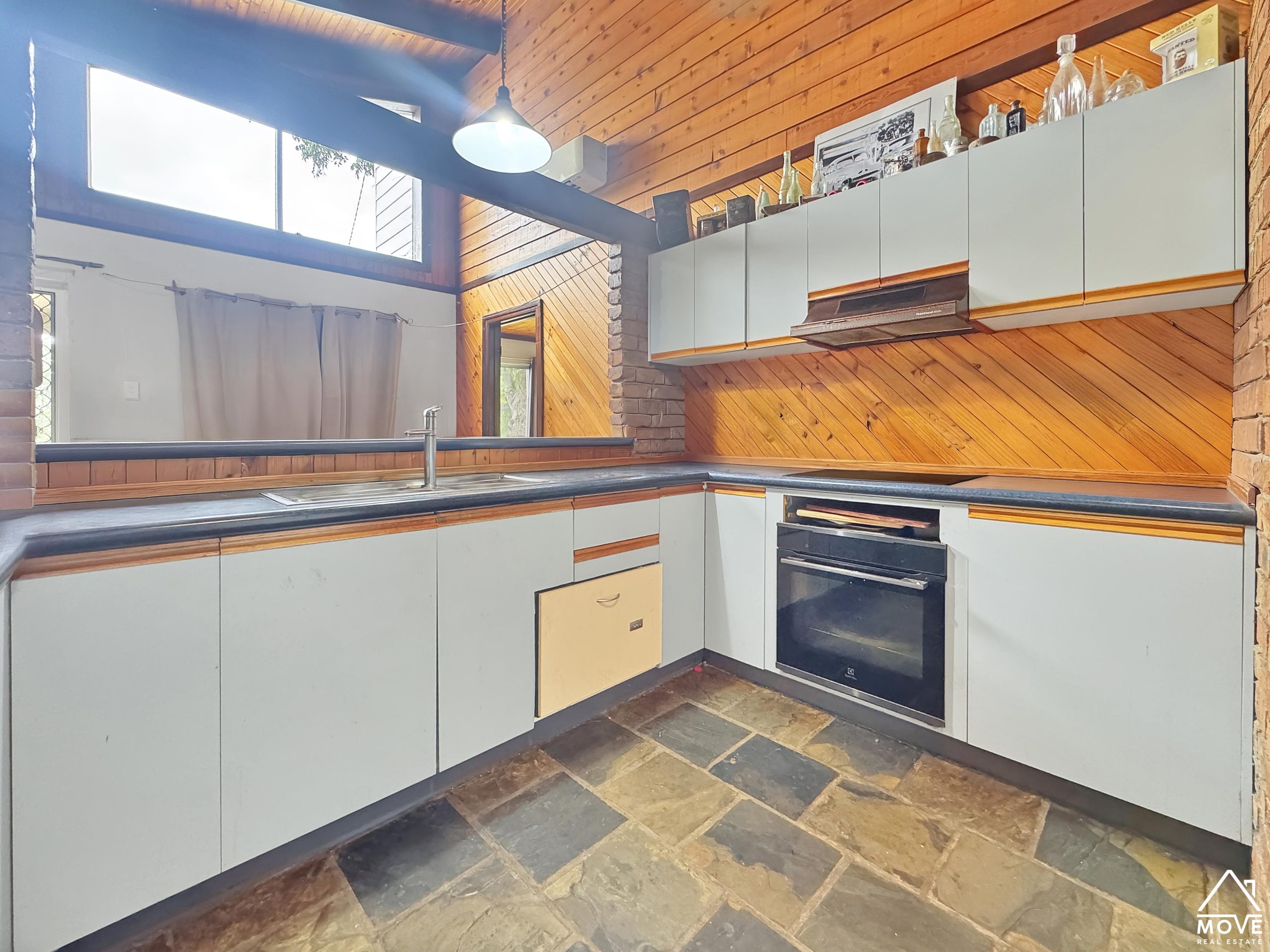 31 Park Street, CHARTERS TOWERS CITY, QLD 4820 AUS