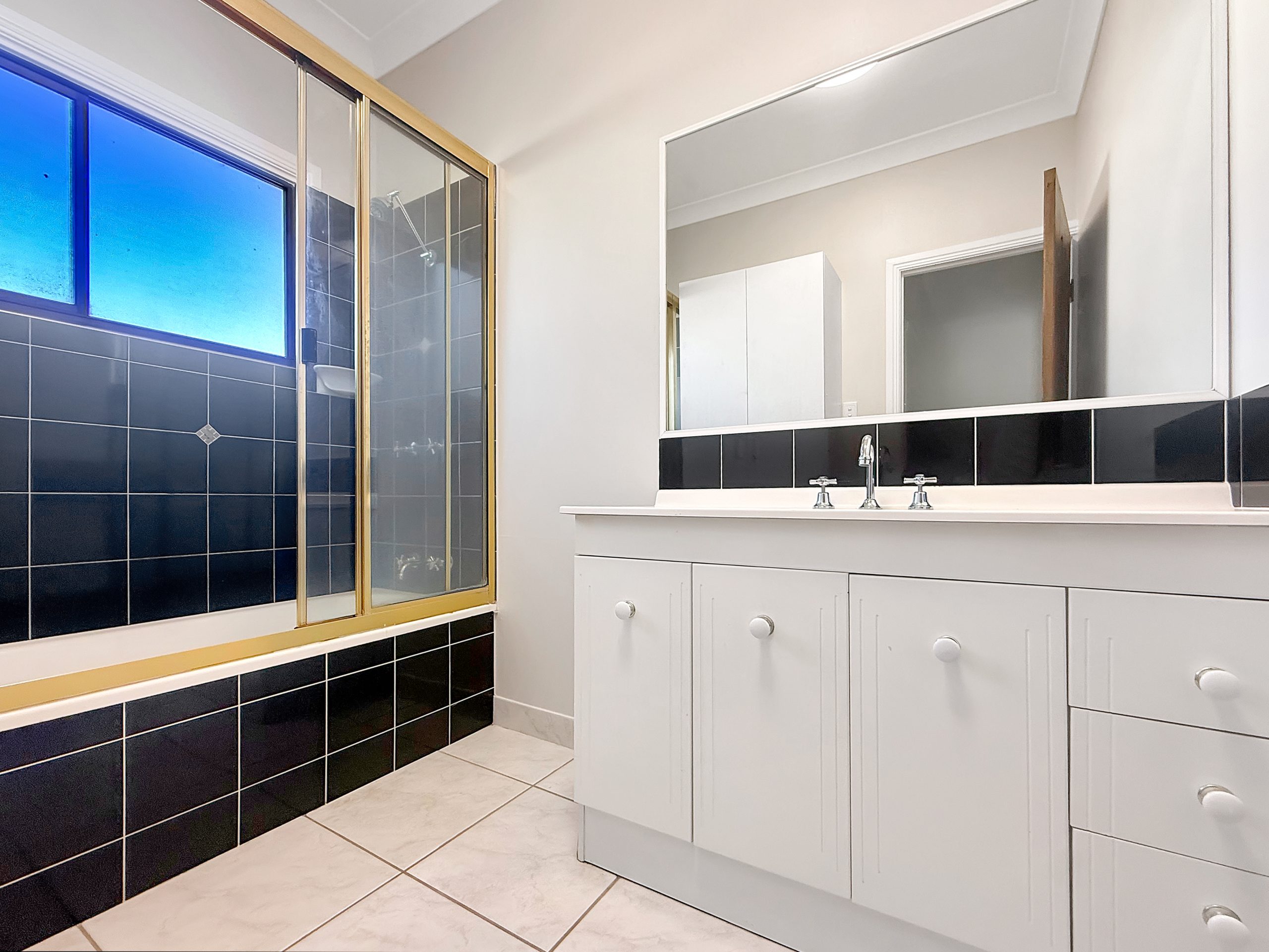 146 Ireland Street, OONOONBA, QLD 4811 AUS