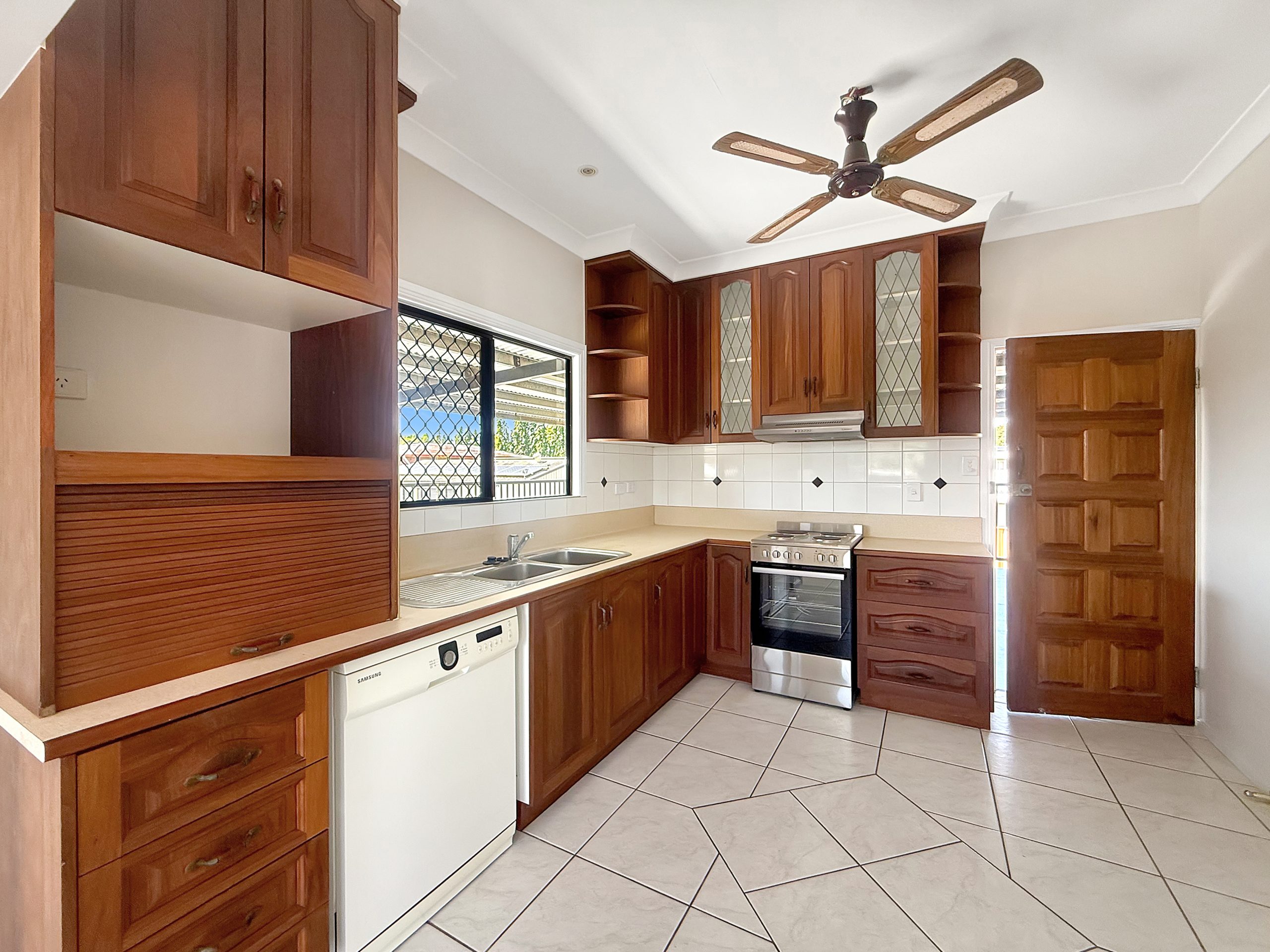 146 Ireland Street, OONOONBA, QLD 4811 AUS