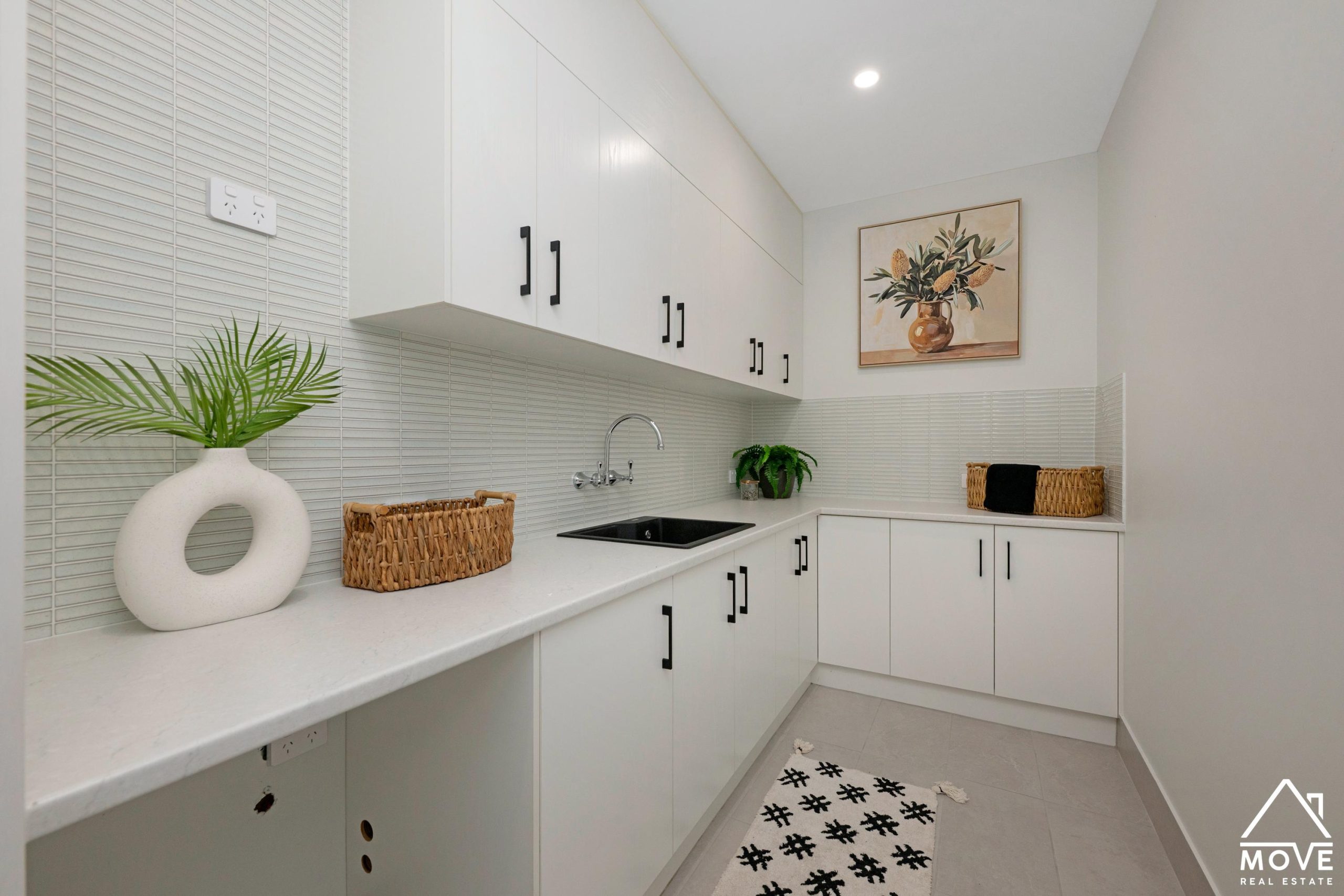1 Baystone Court, KELSO, QLD 4815 AUS