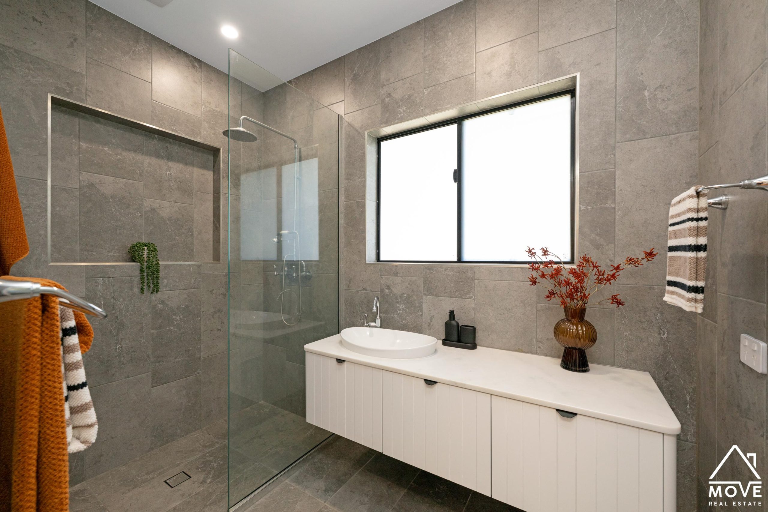 1 Baystone Court, KELSO, QLD 4815 AUS