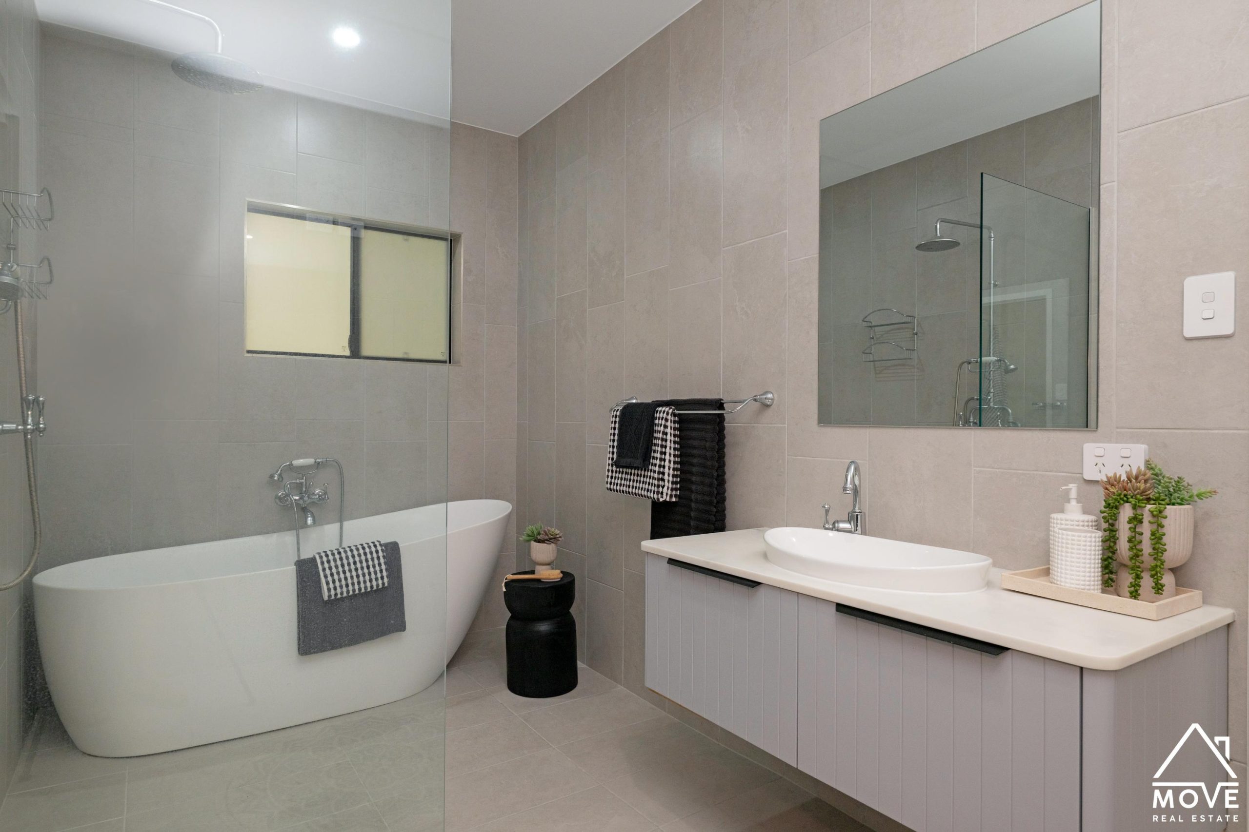 1 Baystone Court, KELSO, QLD 4815 AUS