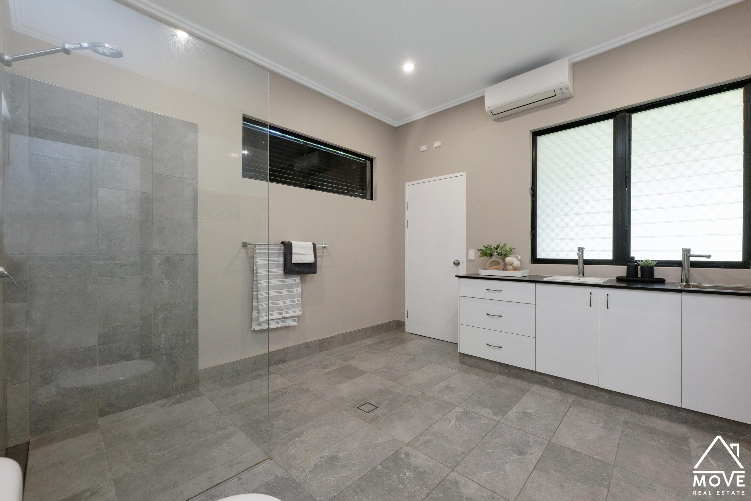 1 Baystone Court, KELSO, QLD 4815 AUS