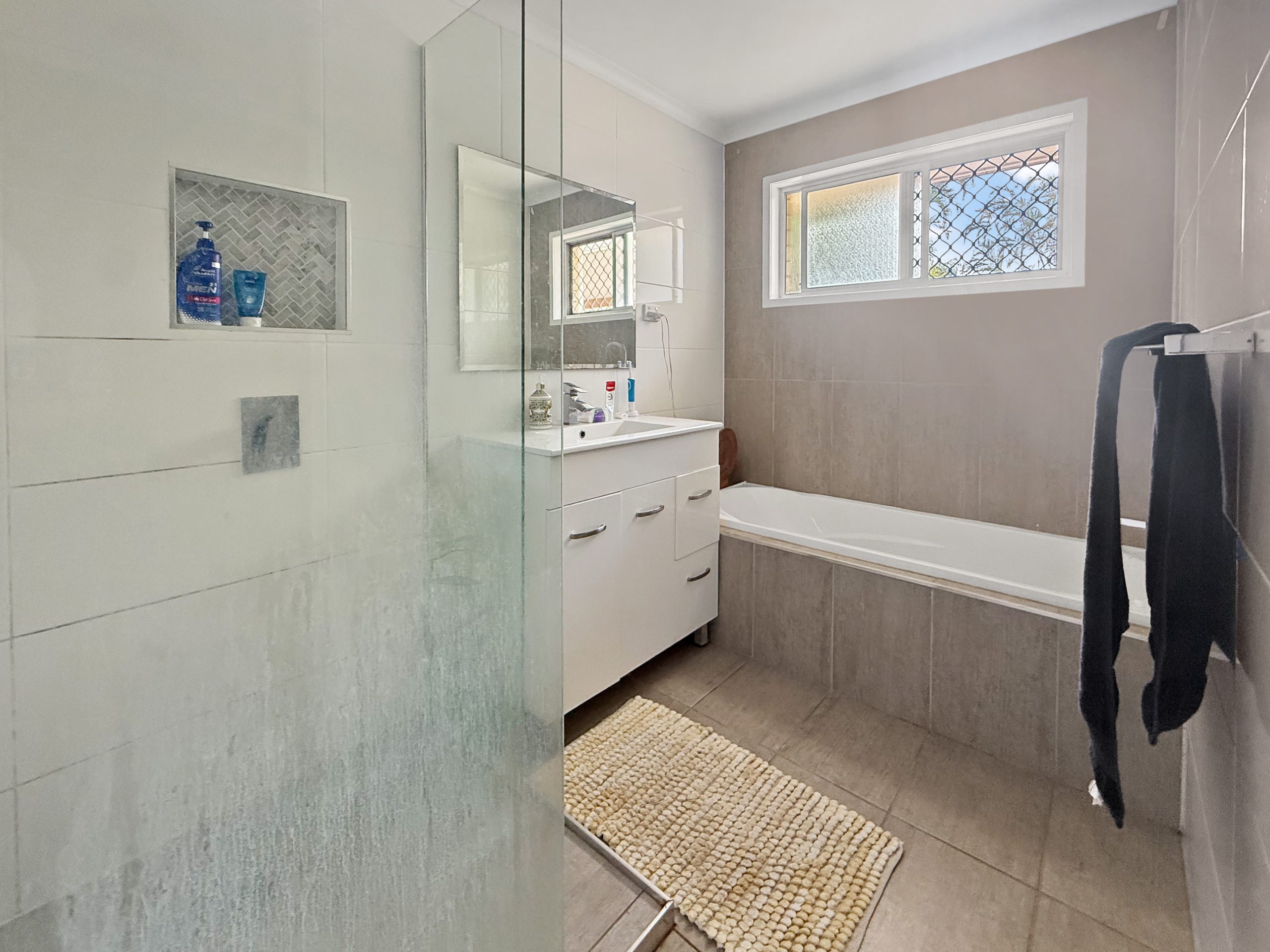 53 Coates Street, MOUNT LOUISA, QLD 4814 AUS