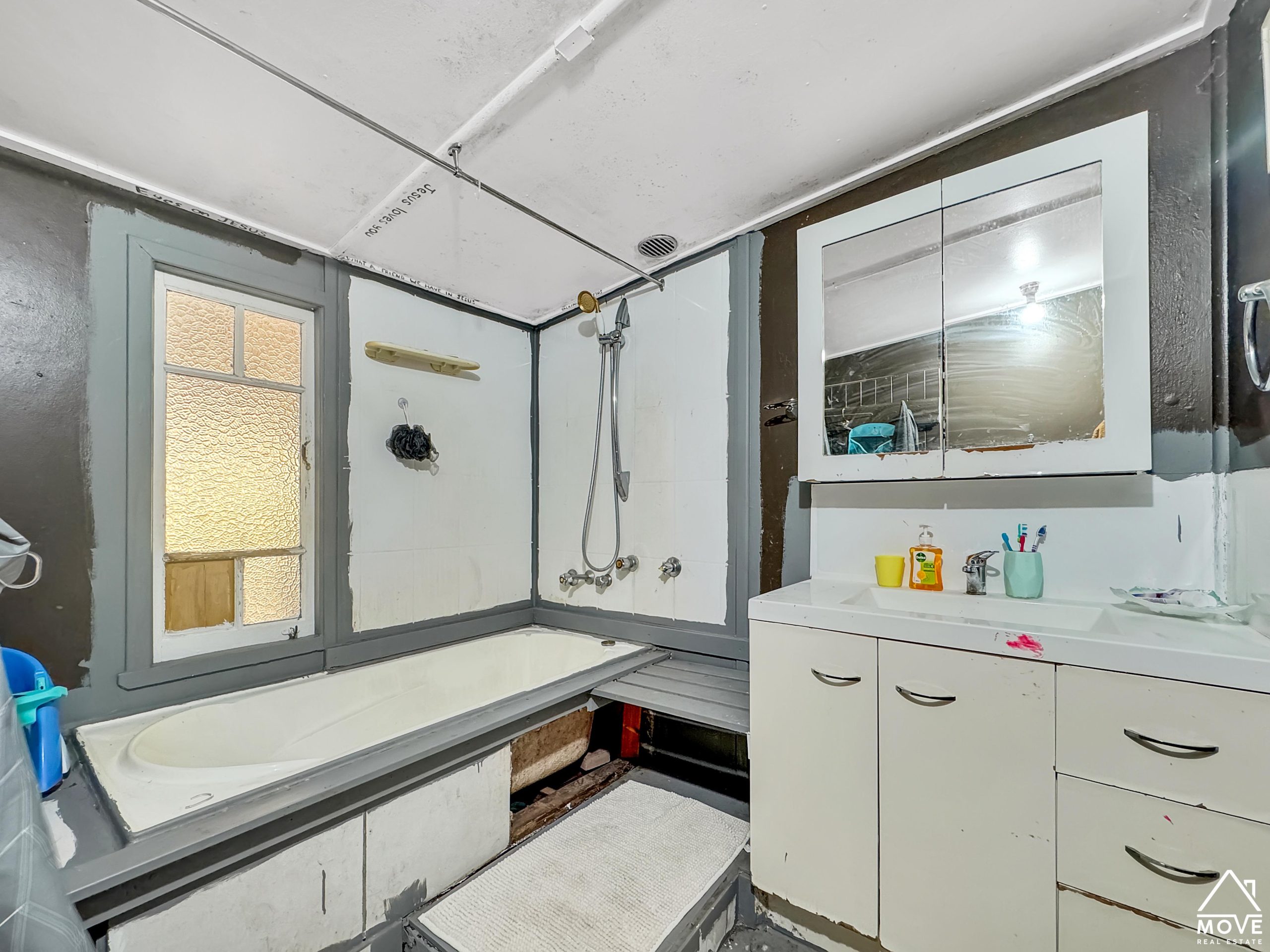 15 Natal Downs Road, MILLCHESTER, QLD 4820 AUS